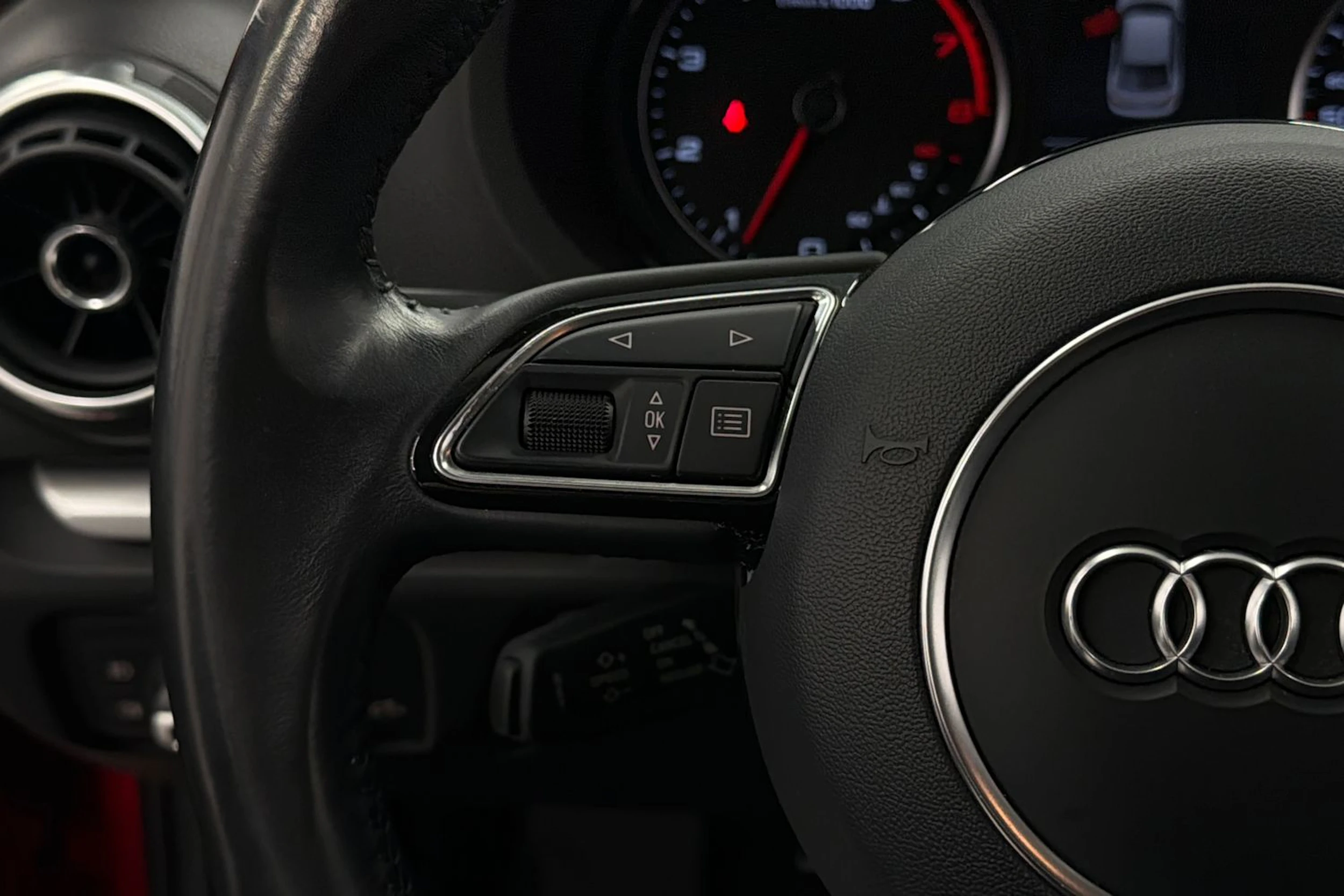 punainen Audi A3 2014 kuva 12.