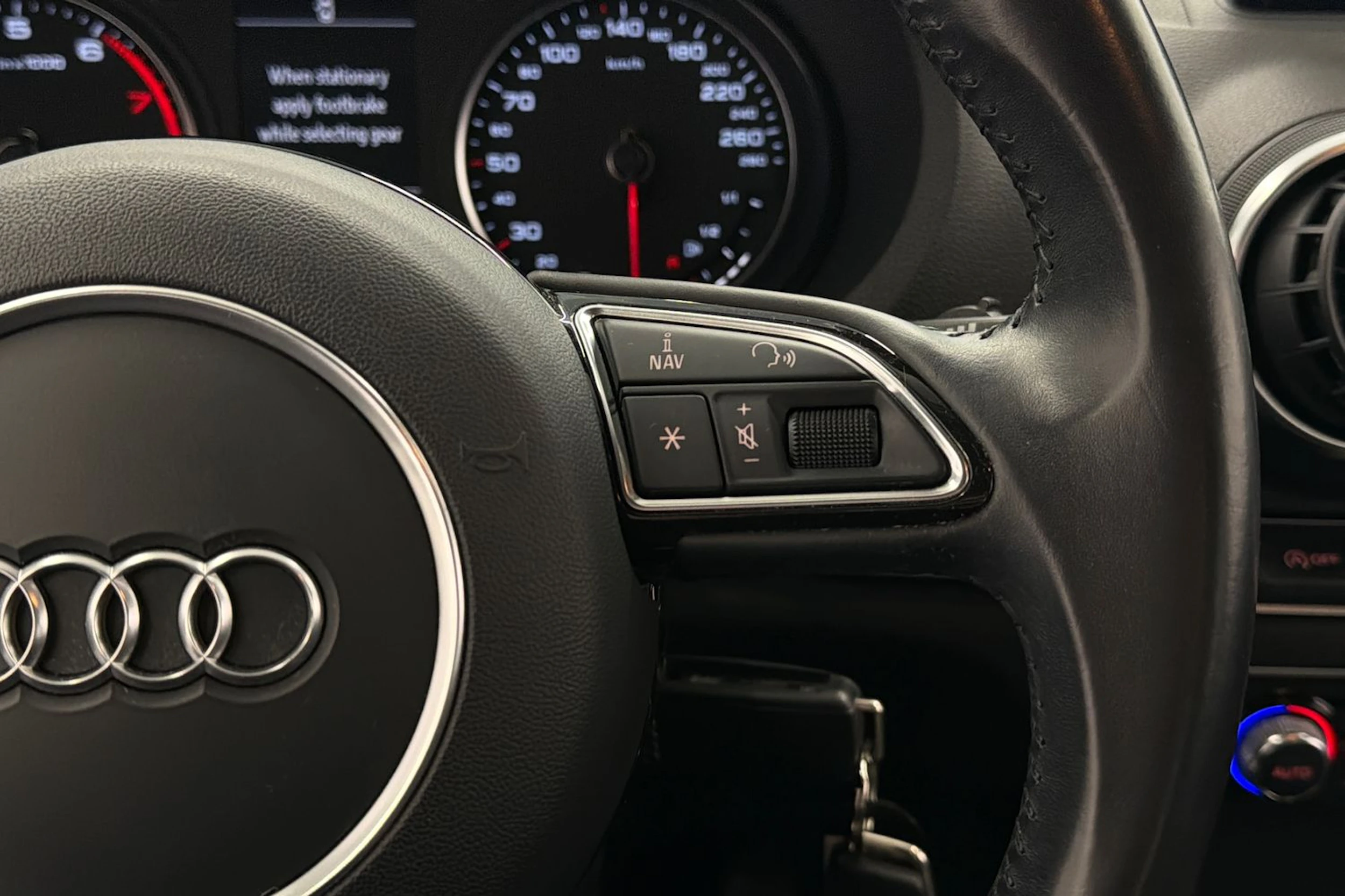 punainen Audi A3 2014 kuva 13.