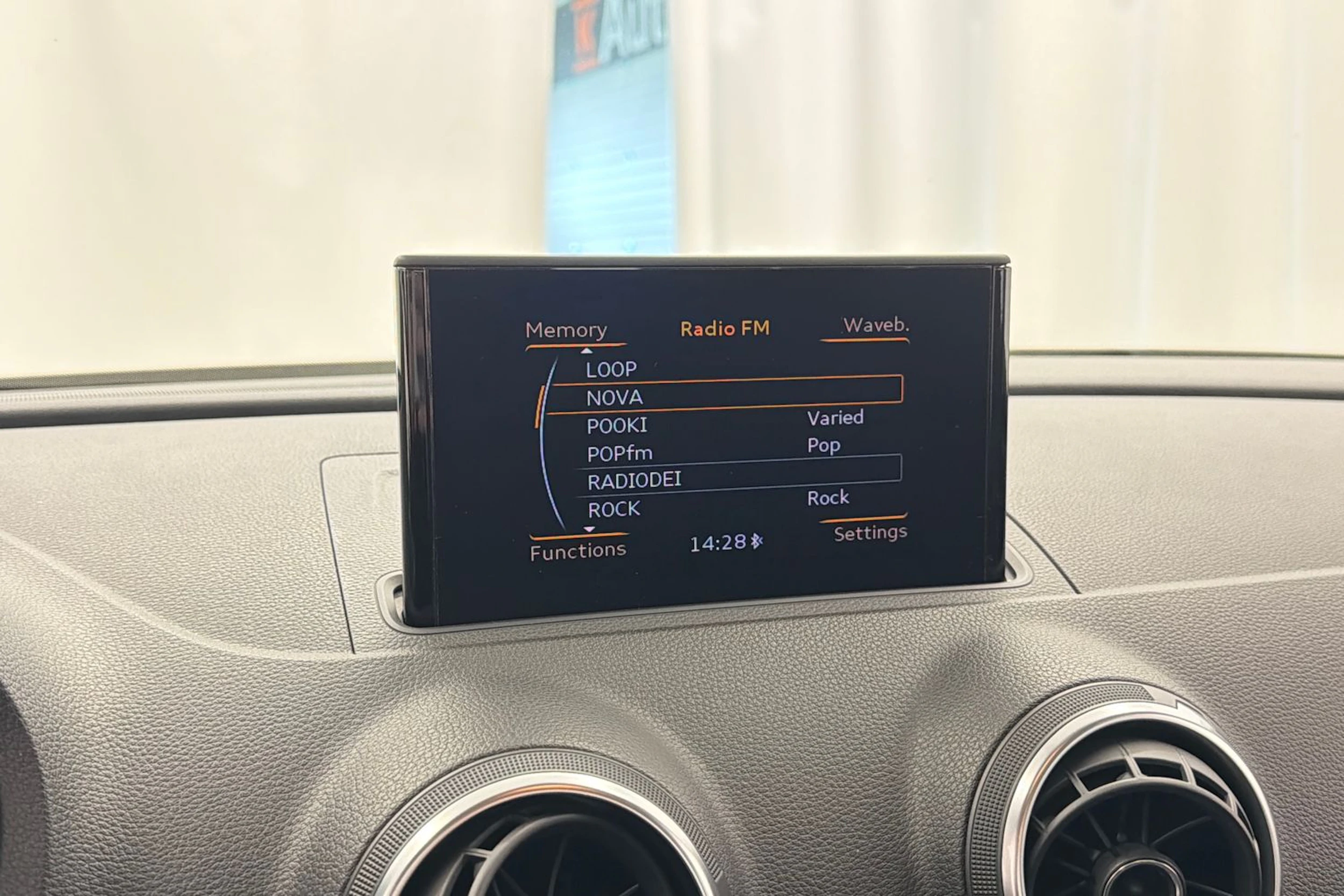 punainen Audi A3 2014 kuva 14.