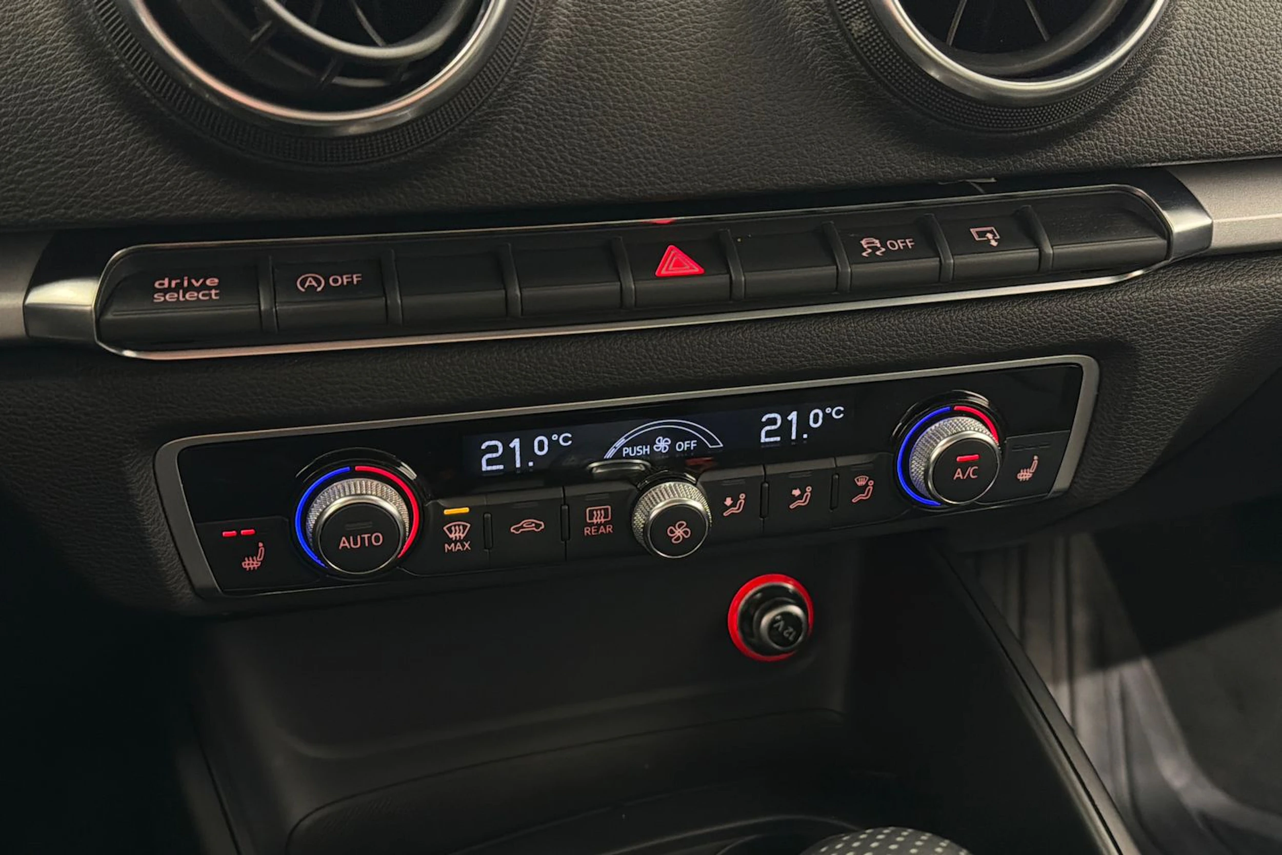 punainen Audi A3 2014 kuva 16.