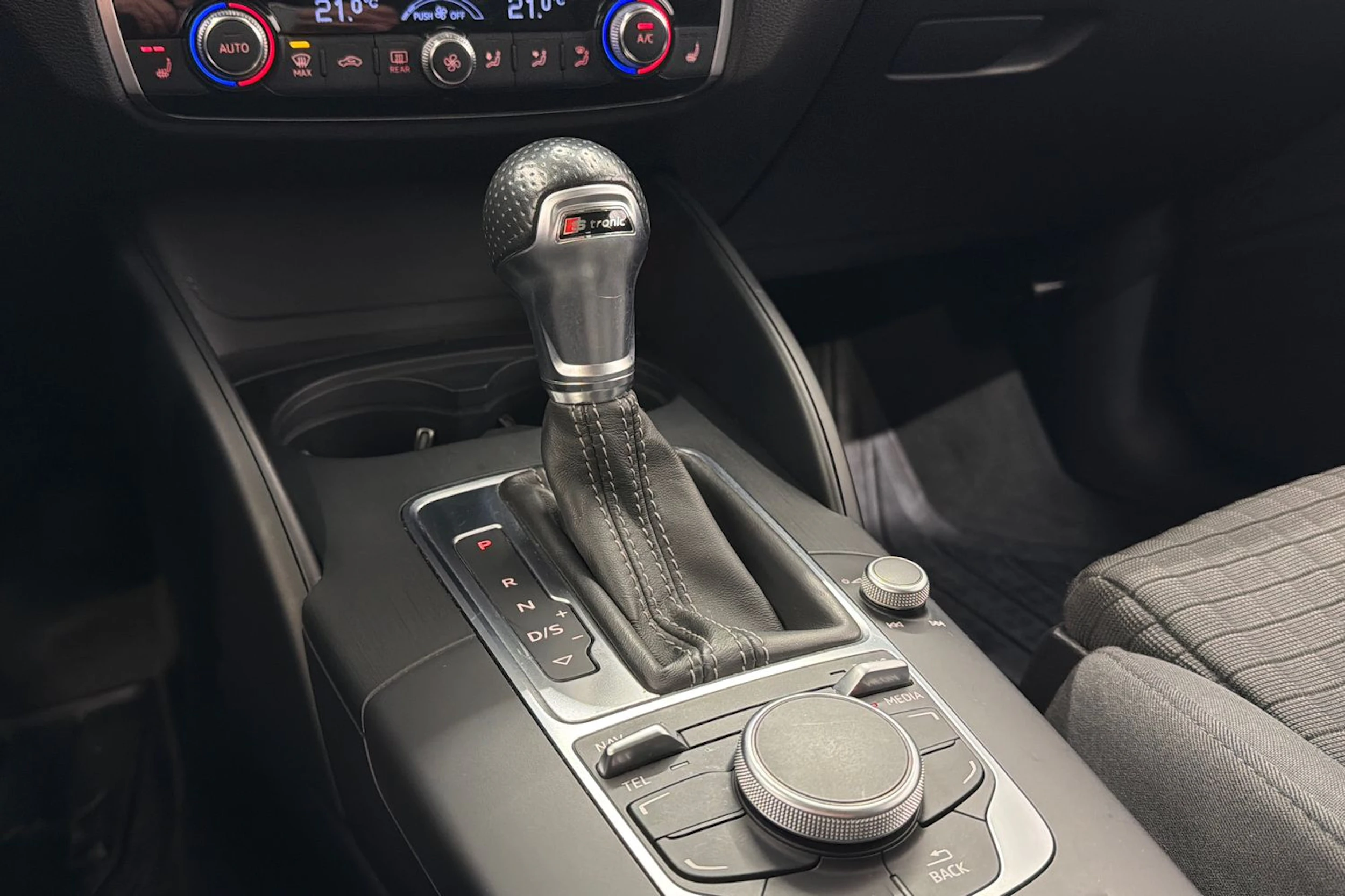 punainen Audi A3 2014 kuva 17.