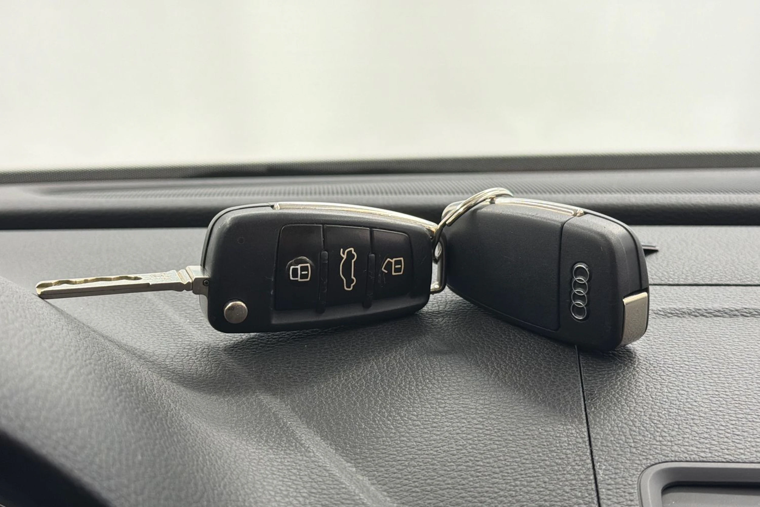 punainen Audi A3 2014 kuva 22.