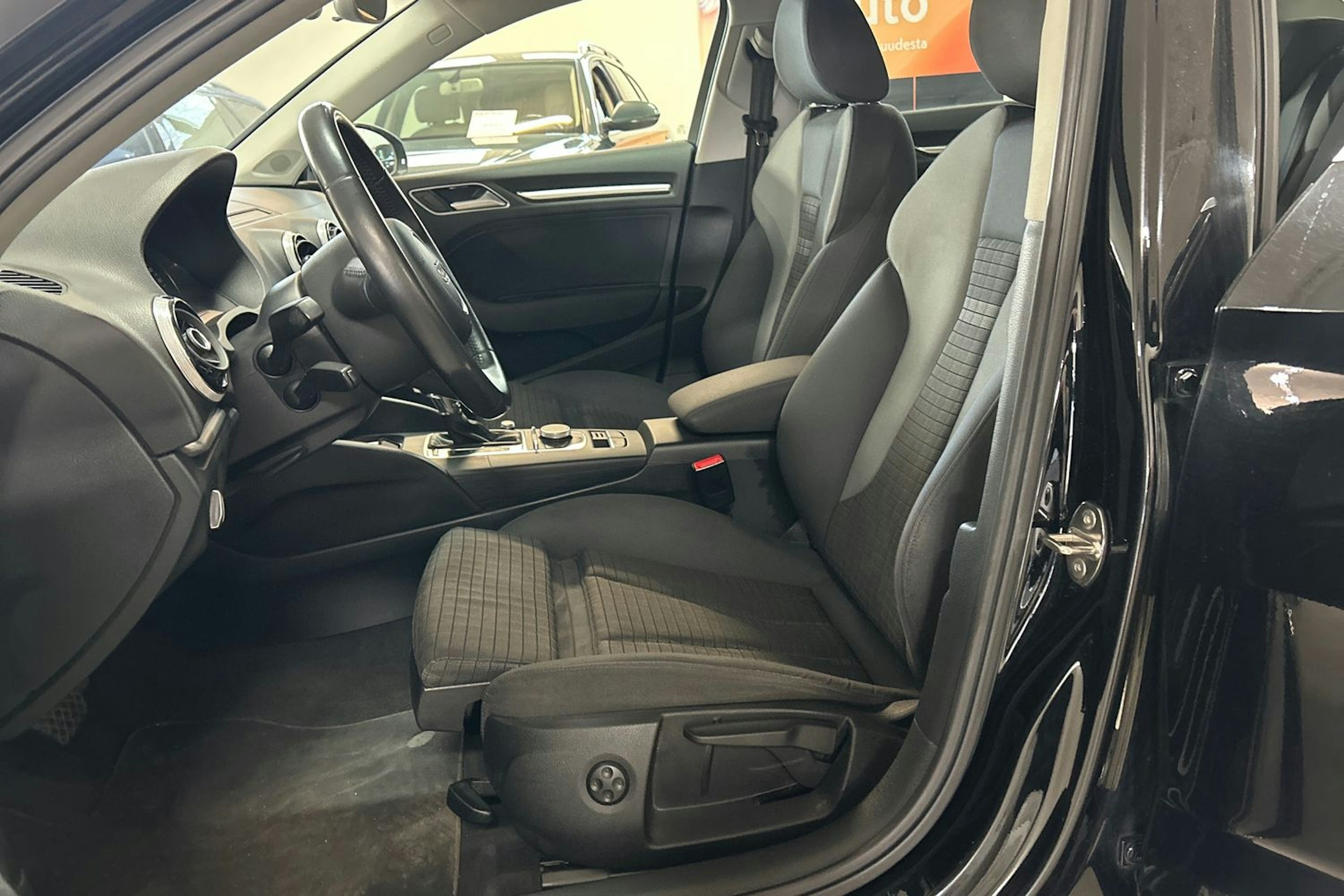 musta Audi A3 2014 kuva 16.