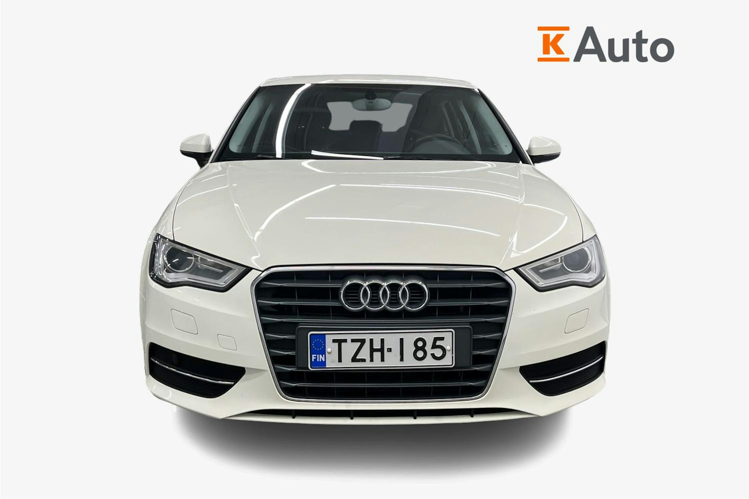 Valkoinen Audi A3 2014 kuva 5.