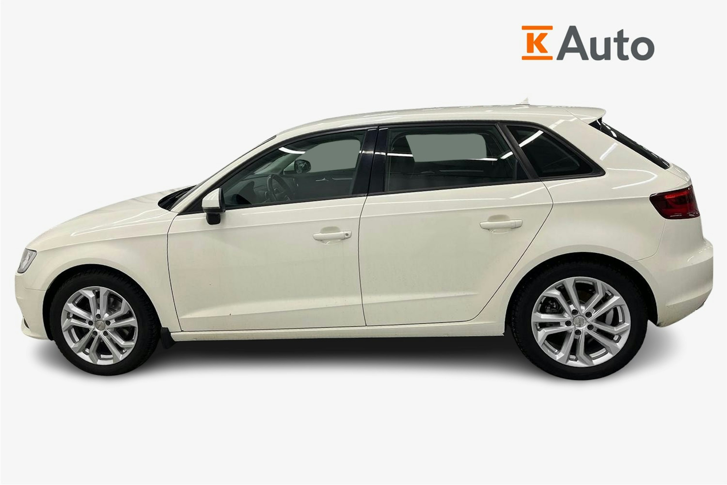 Valkoinen Audi A3 2014 kuva 6.