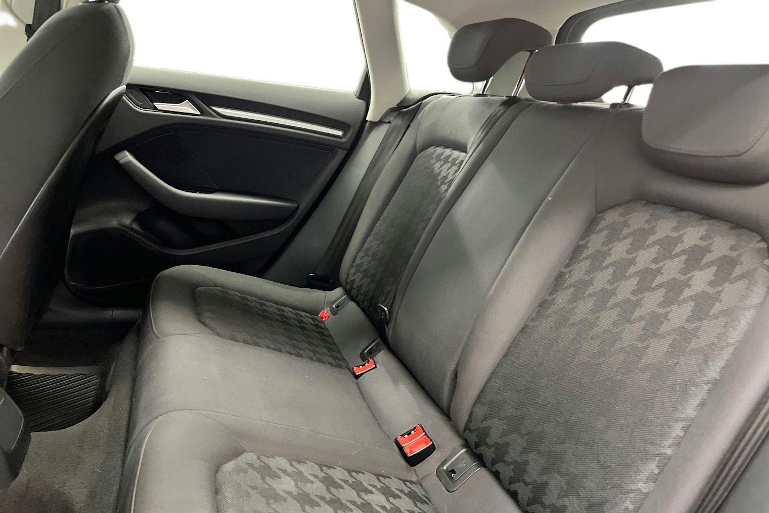 Valkoinen Audi A3 2014 kuva 10.