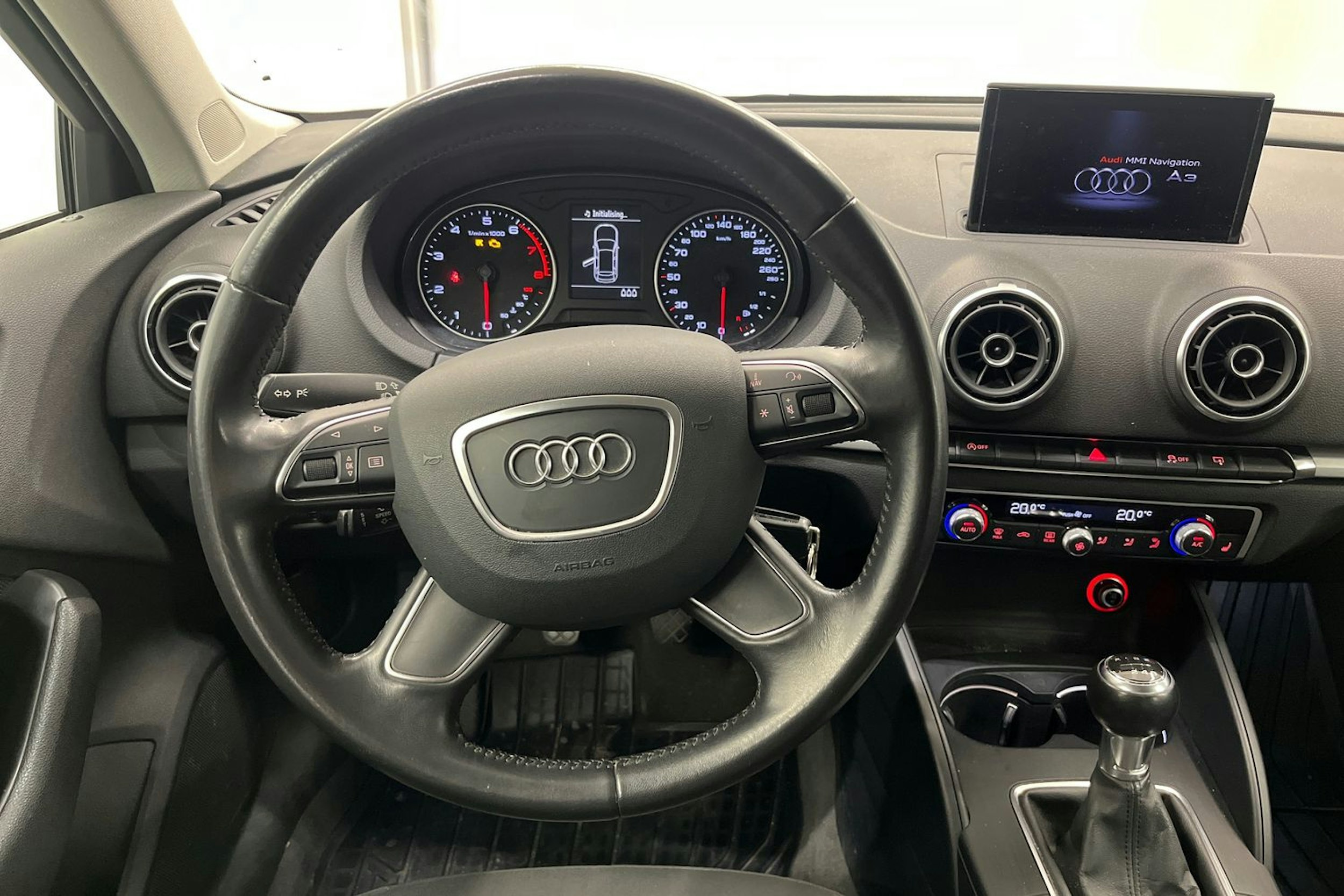 Valkoinen Audi A3 2014 kuva 17.