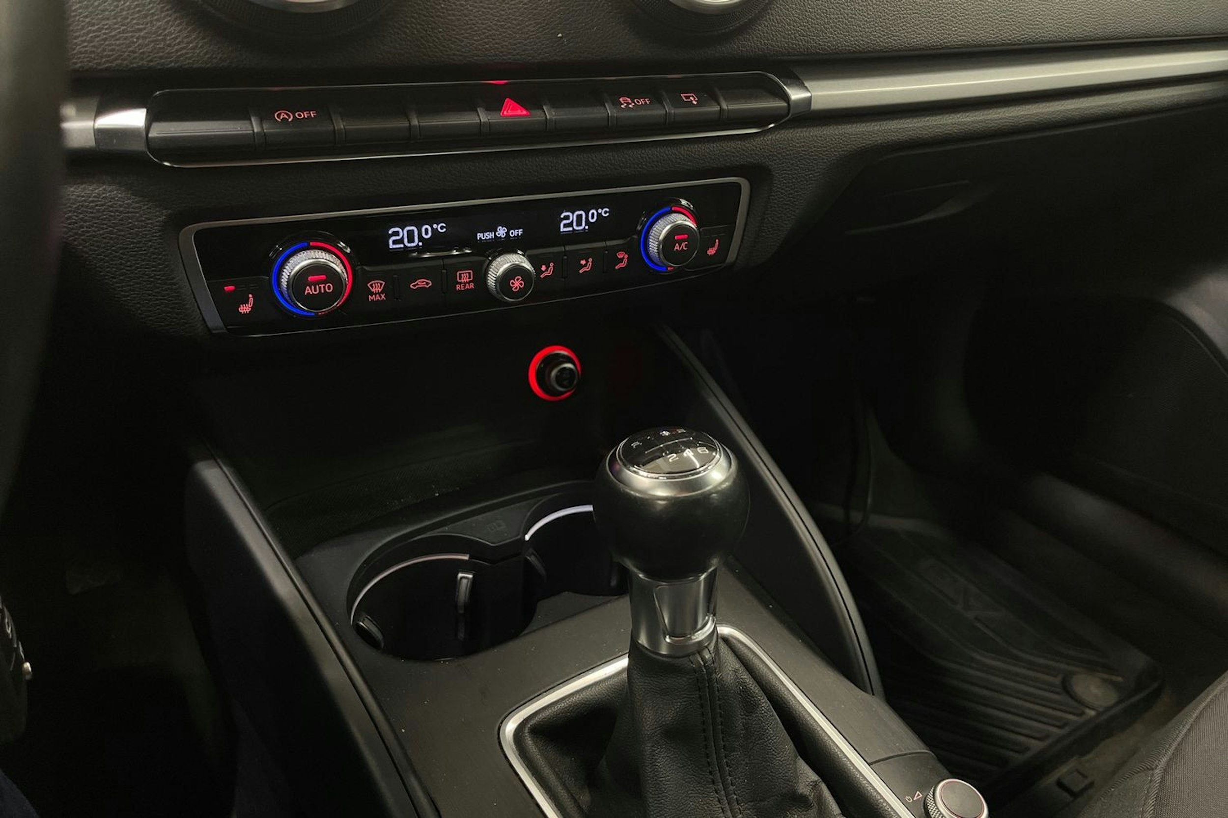 Valkoinen Audi A3 2014 kuva 24.