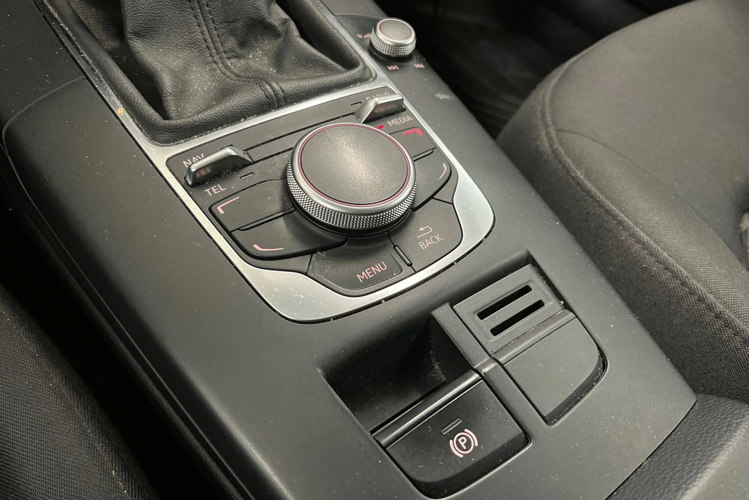 Valkoinen Audi A3 2014 kuva 25.