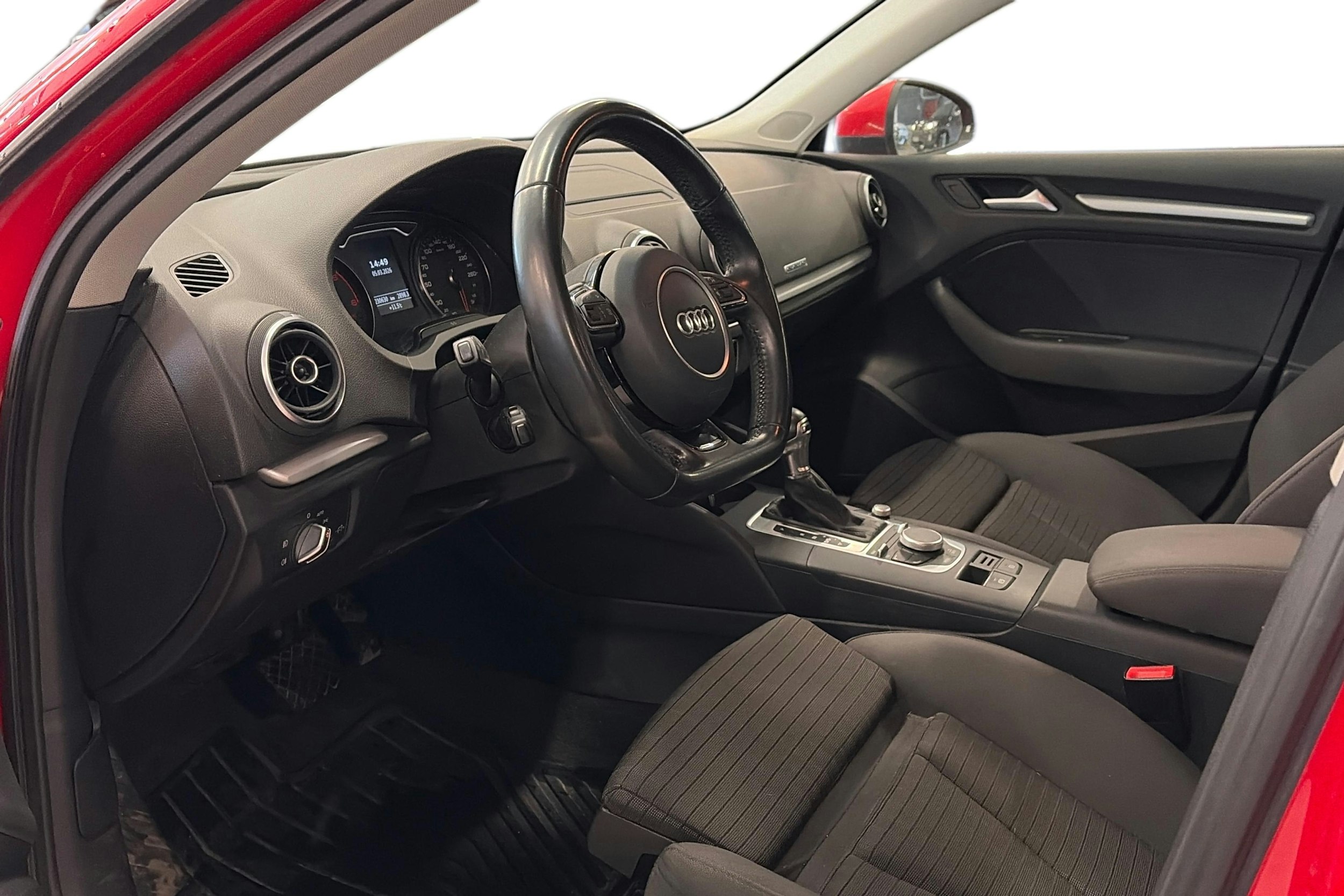 punainen Audi A3 2014 kuva 3.