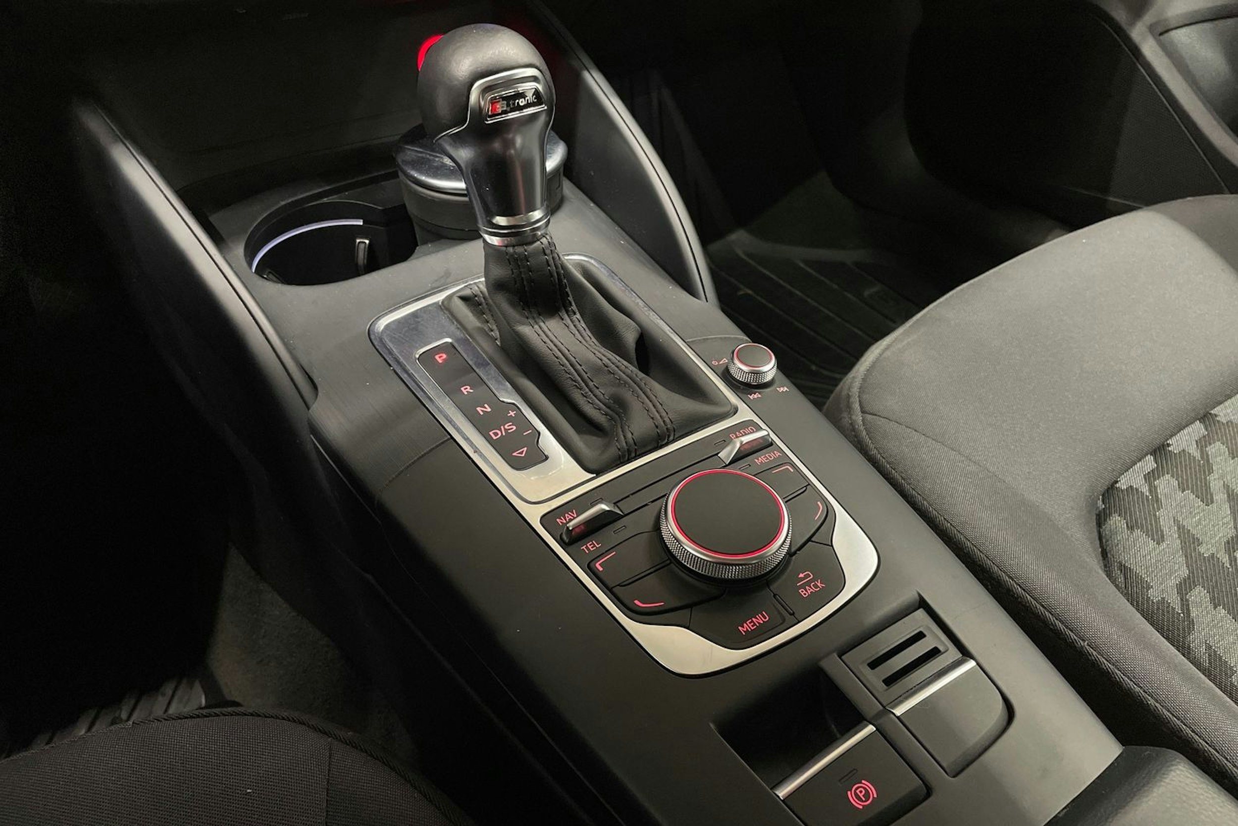 harmaa Audi A3 2014 kuva 47.