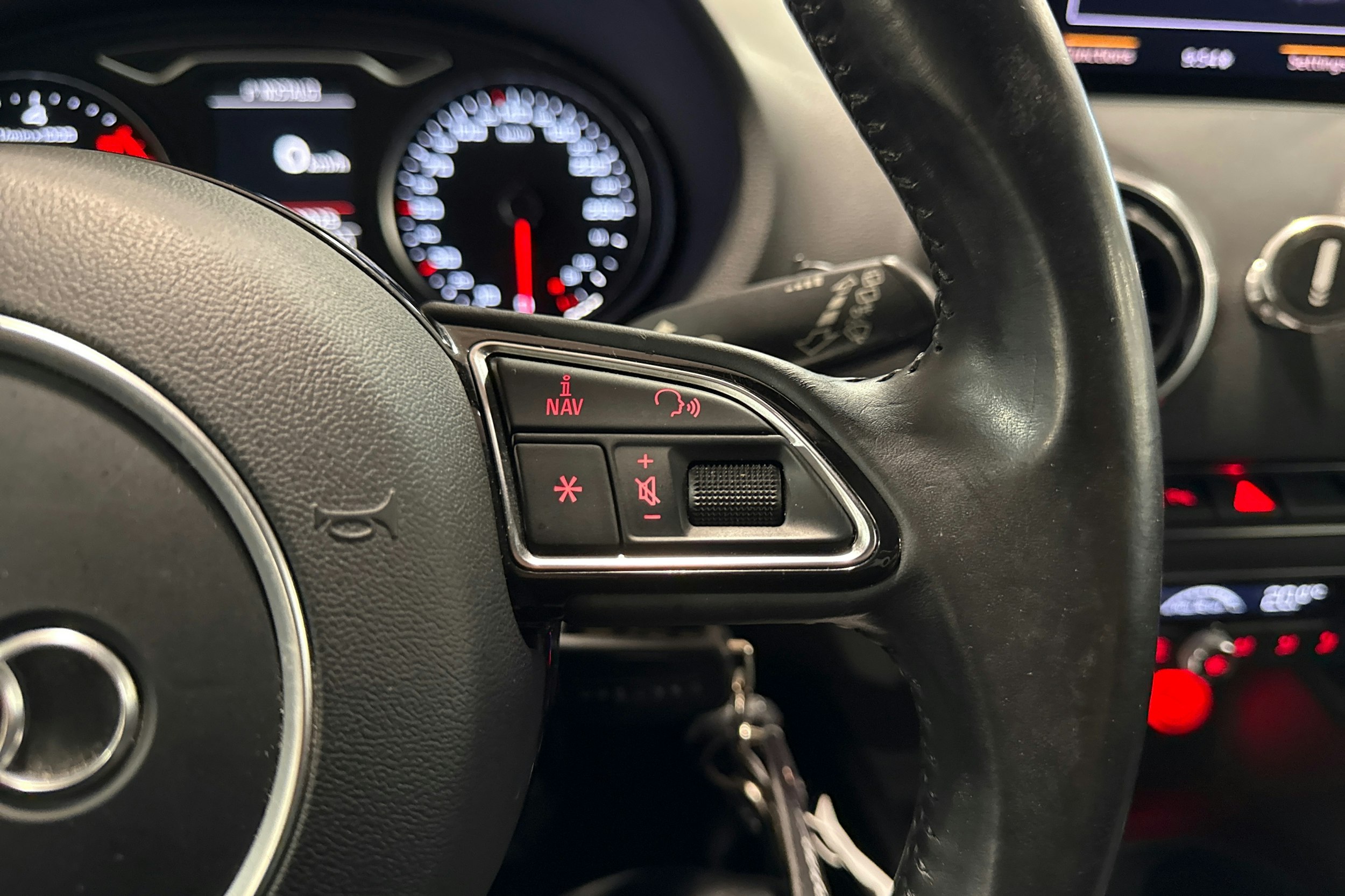 Punainen Audi A3 2014 kuva 17.