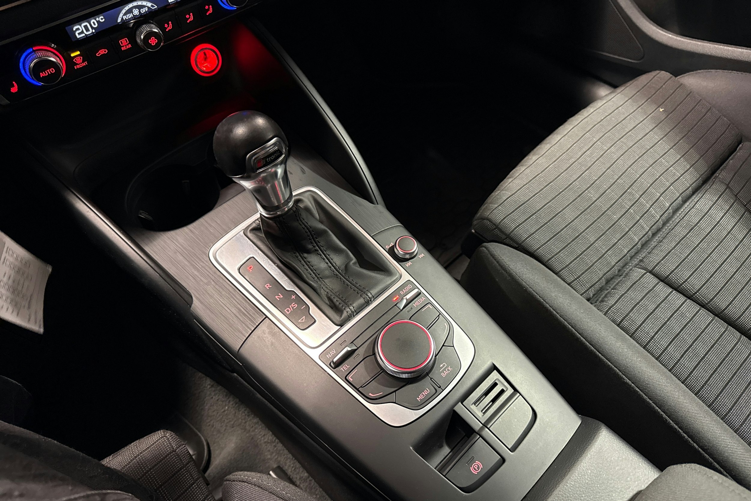 Punainen Audi A3 2014 kuva 18.