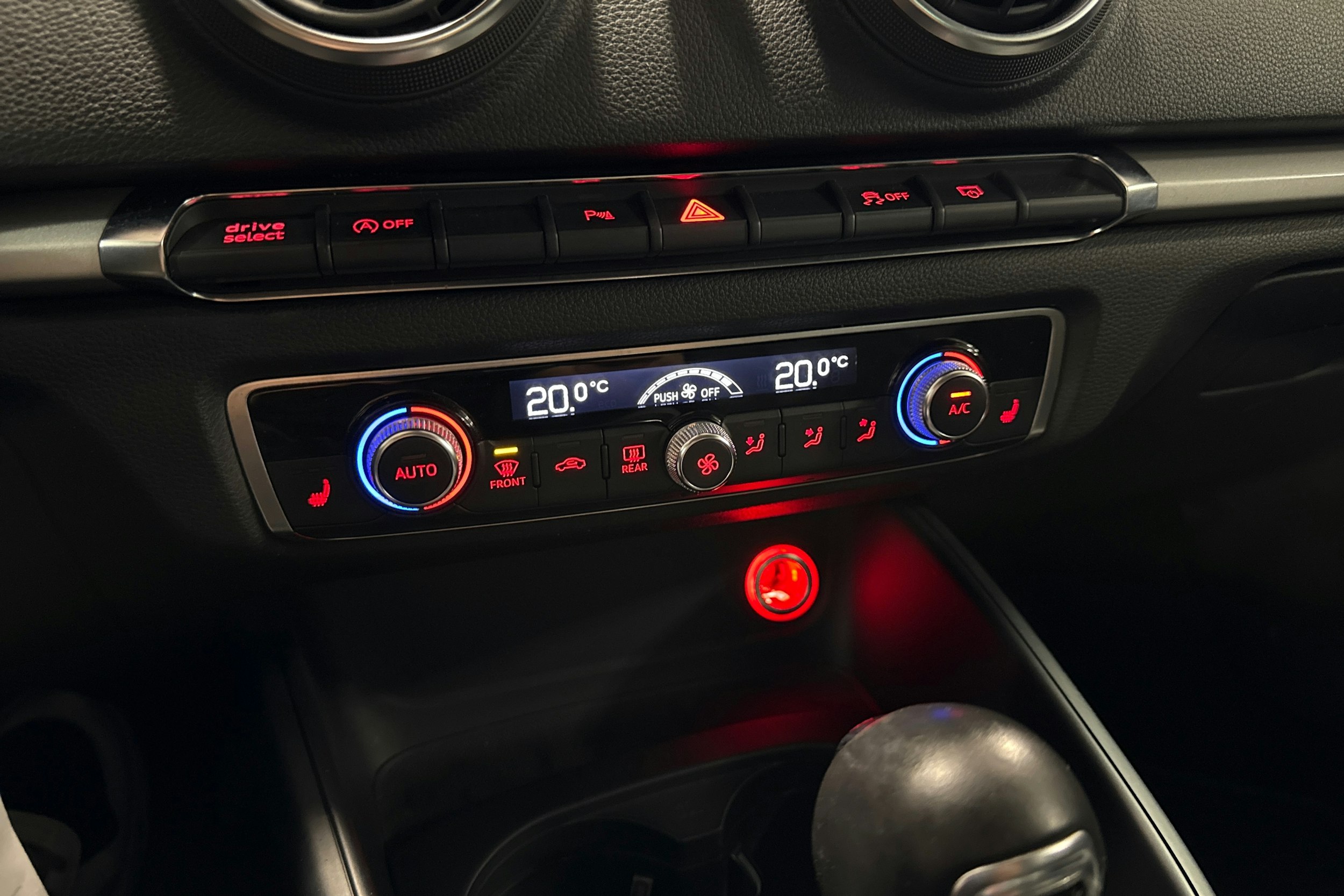 Punainen Audi A3 2014 kuva 19.