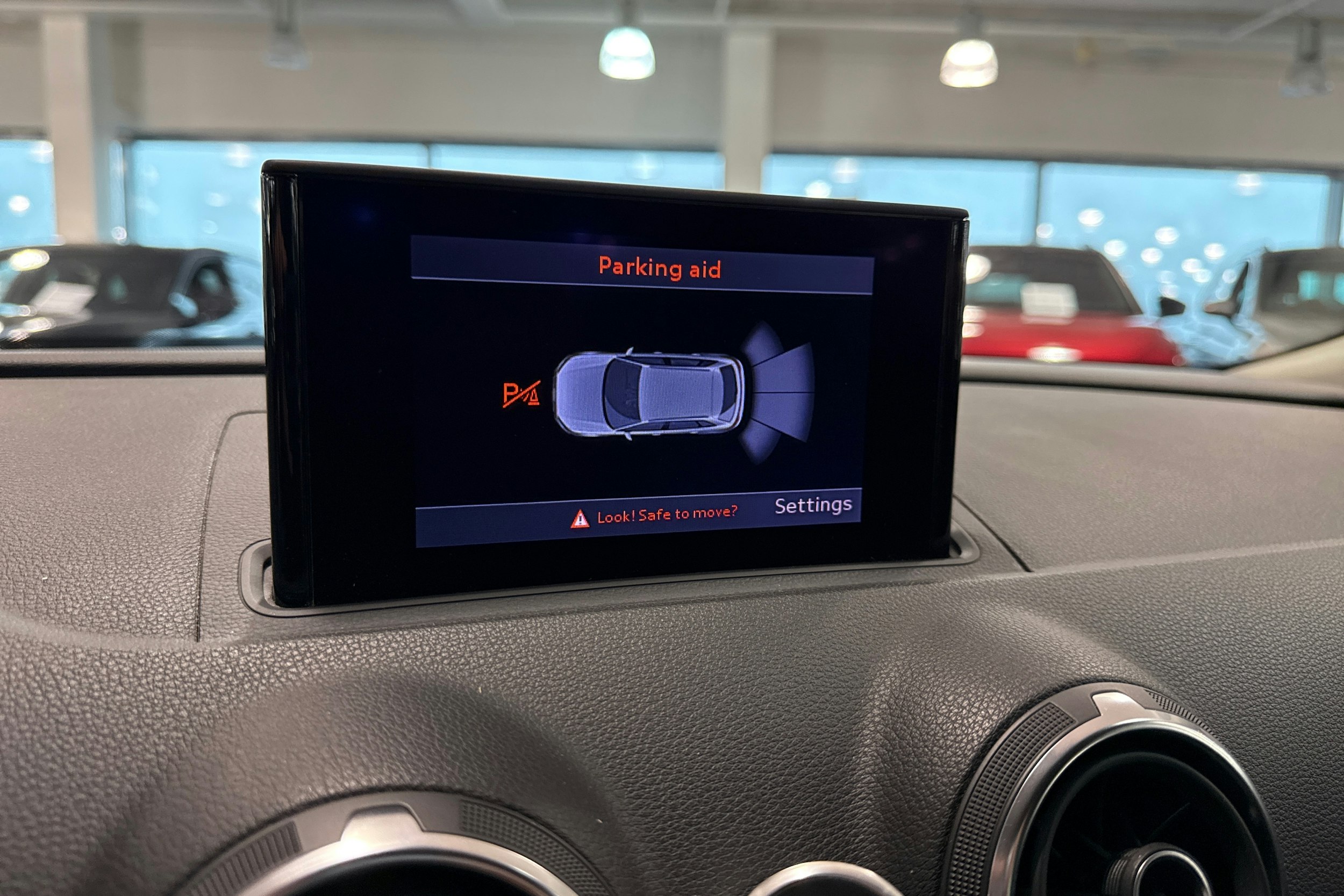 Punainen Audi A3 2014 kuva 21.