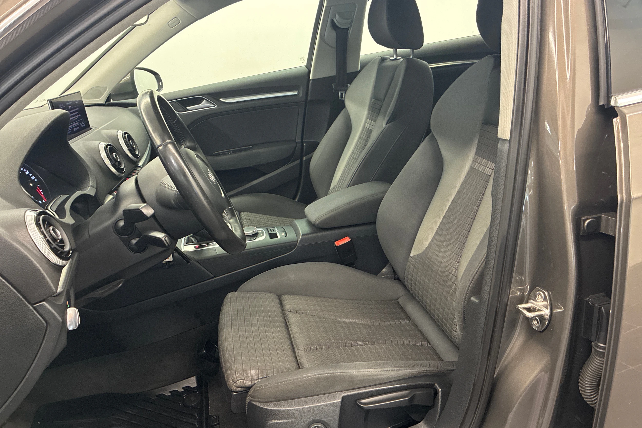 harmaa Audi A3 2014 kuva 11.