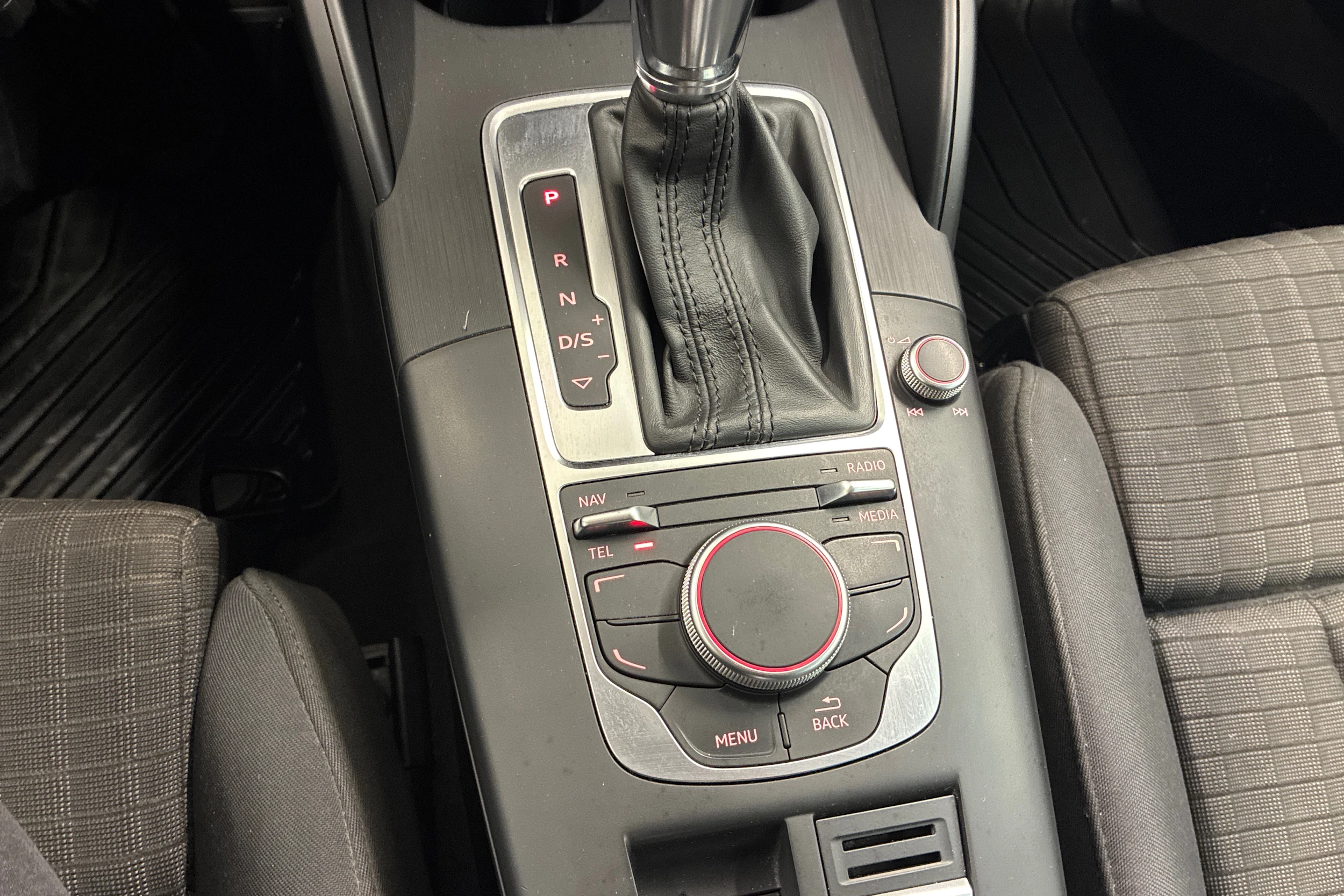 harmaa Audi A3 2014 kuva 16.