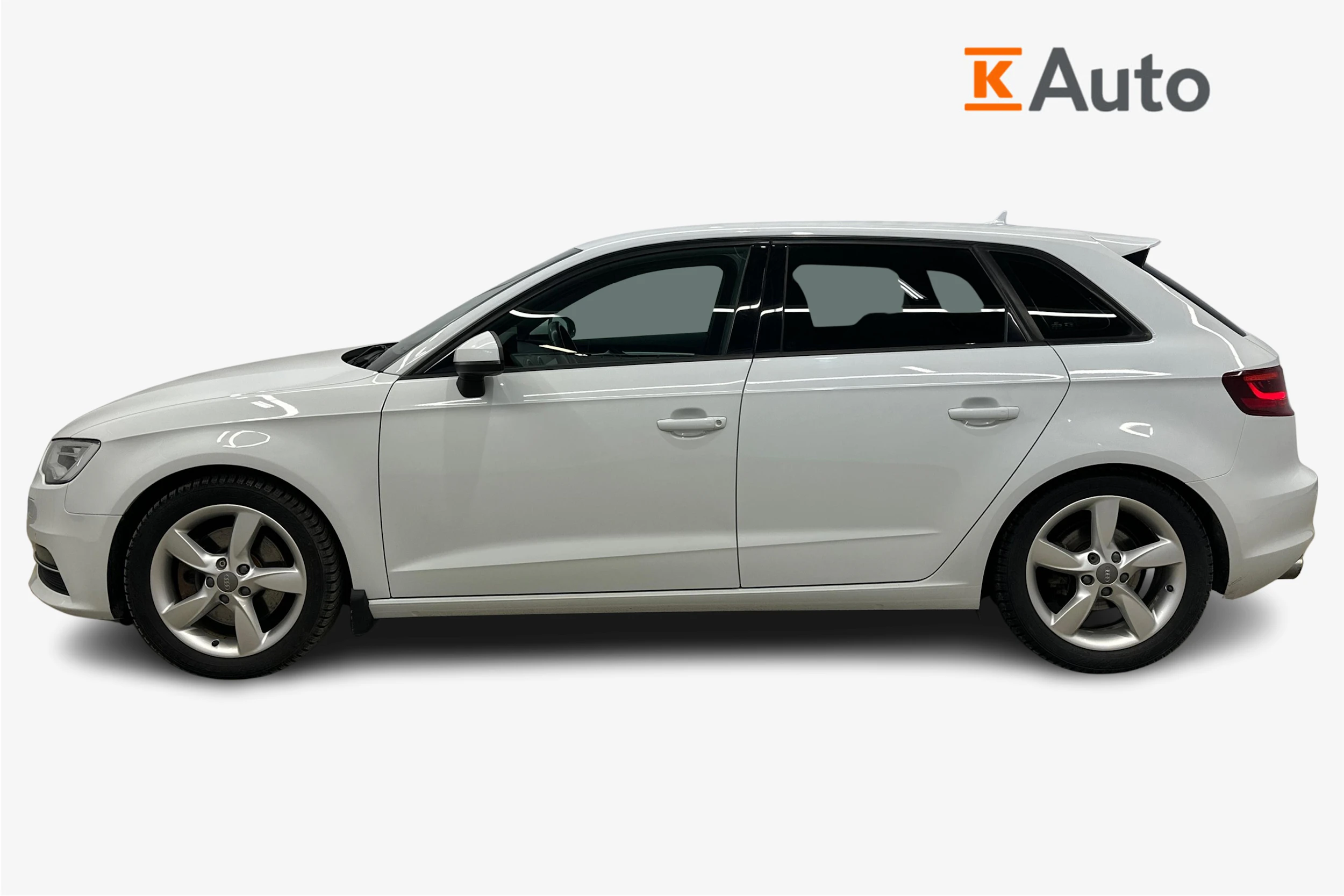 valkoinen Audi A3 2014 kuva 5.
