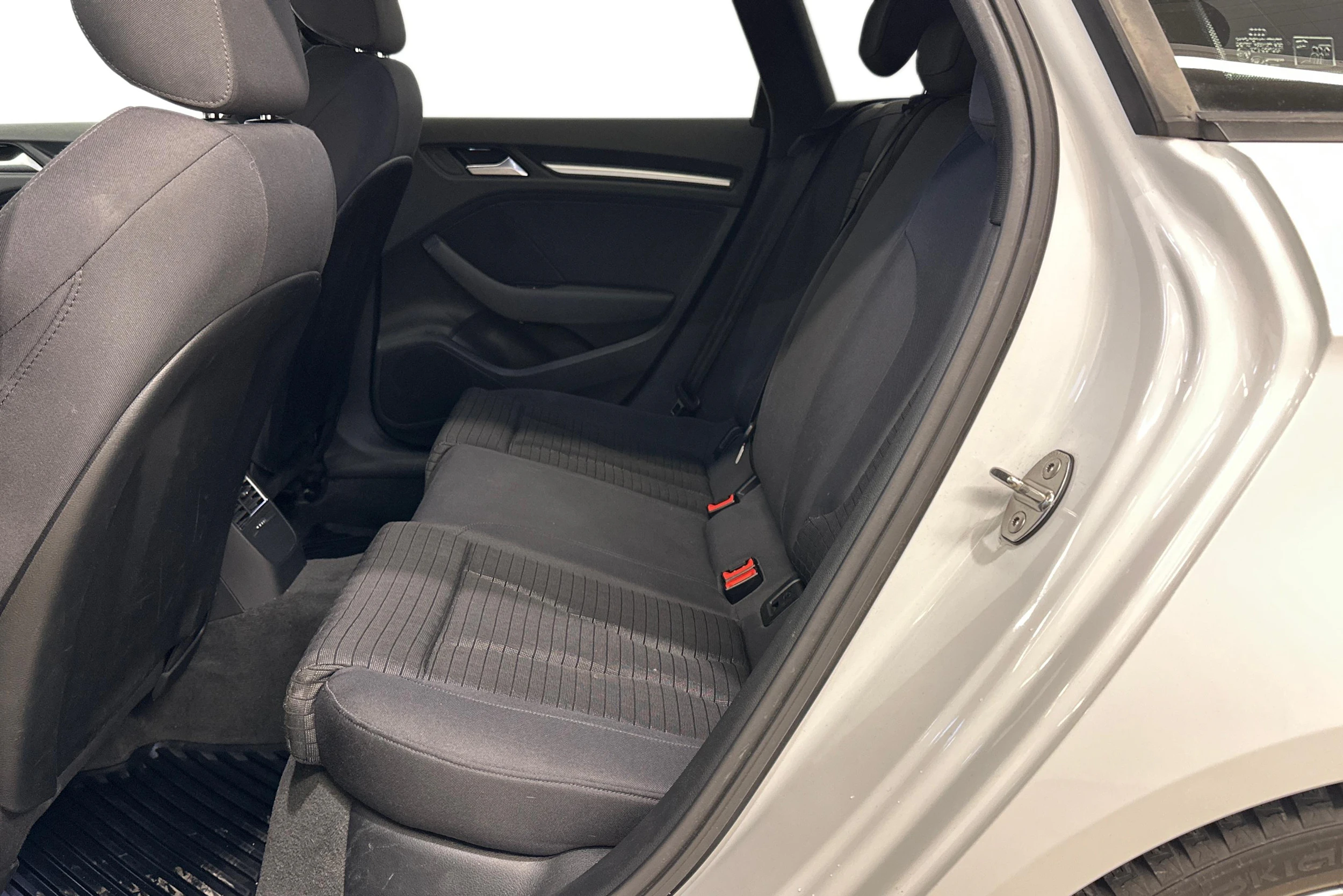 valkoinen Audi A3 2014 kuva 8.