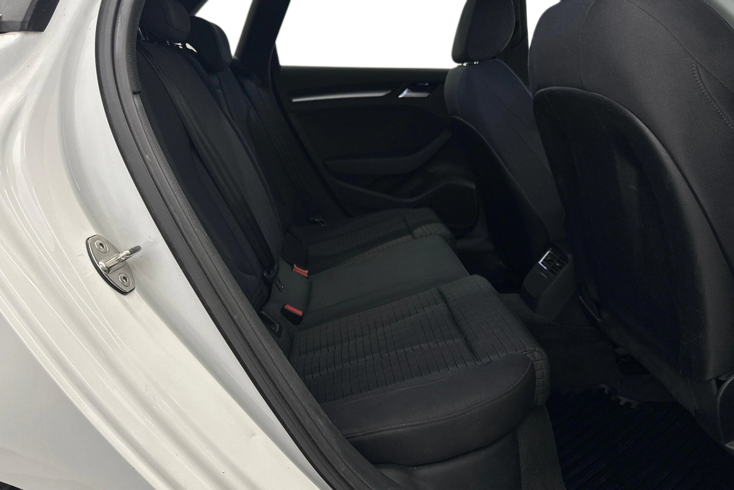 valkoinen Audi A3 2014 kuva 9.