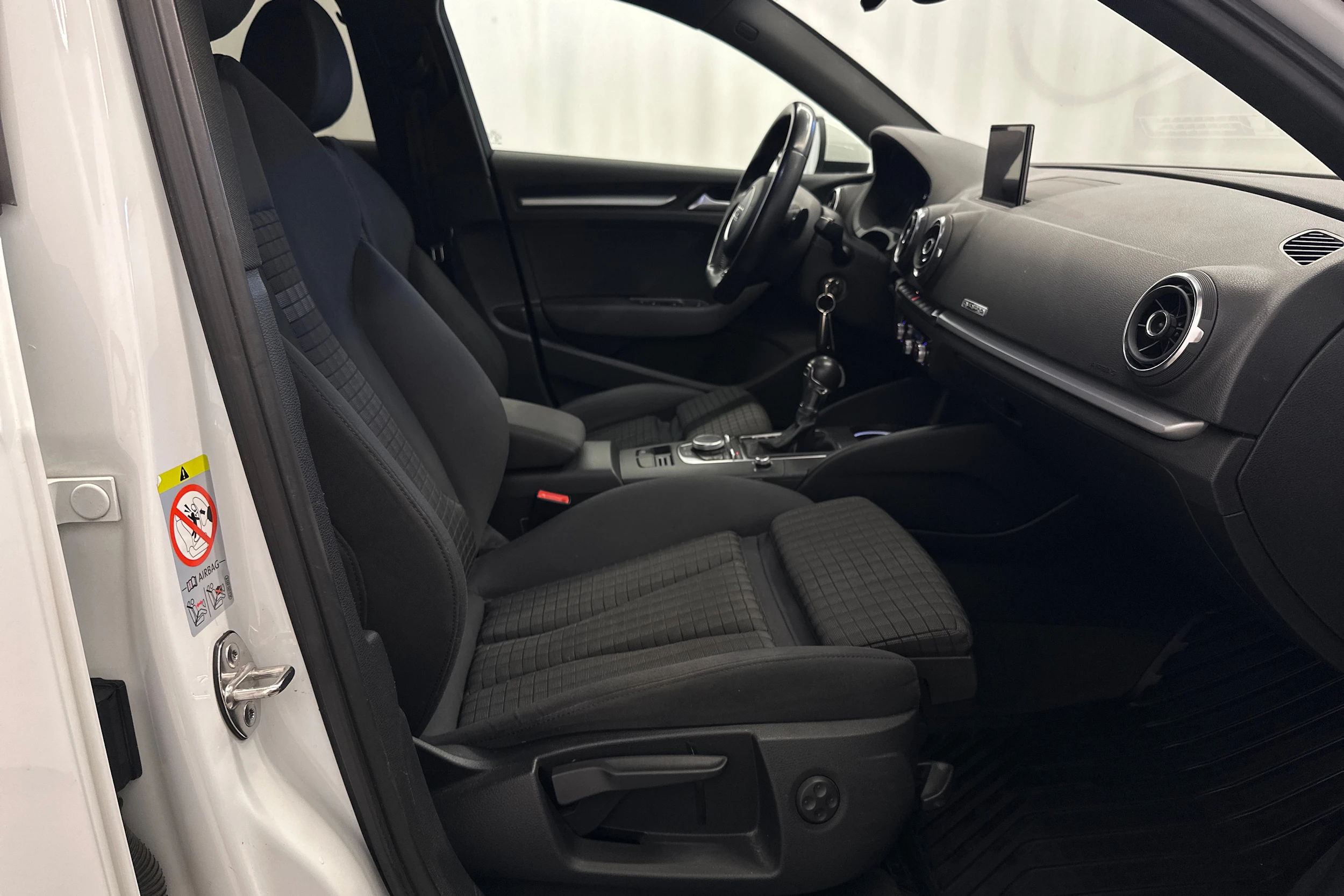 valkoinen Audi A3 2014 kuva 10.