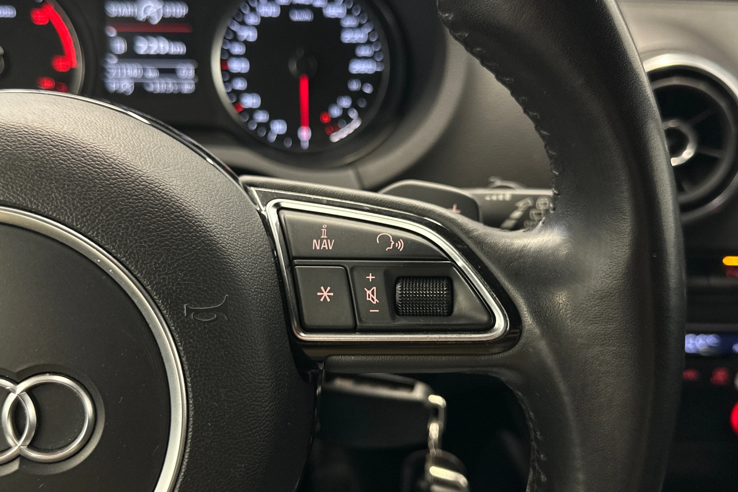valkoinen Audi A3 2014 kuva 16.
