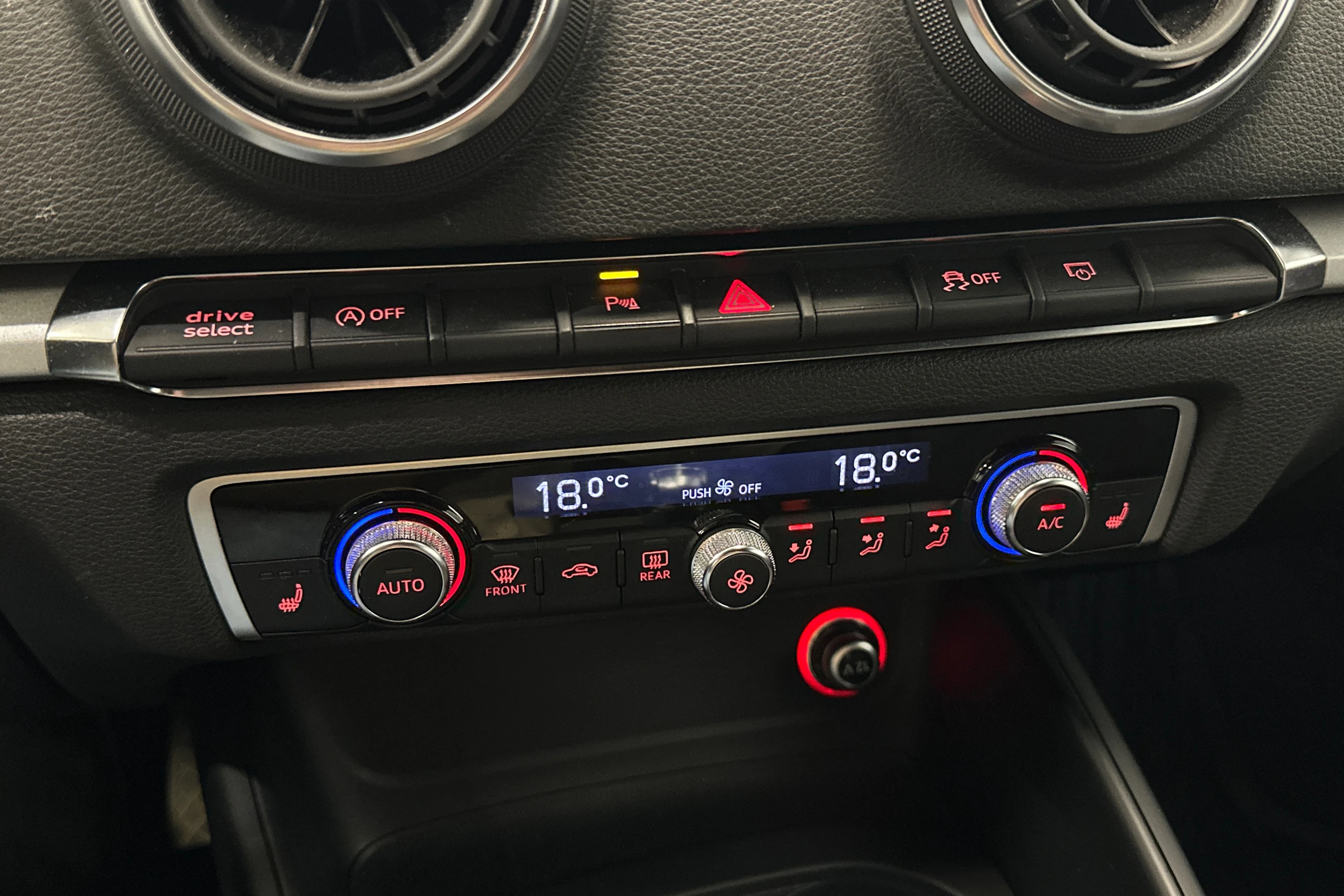 valkoinen Audi A3 2014 kuva 21.