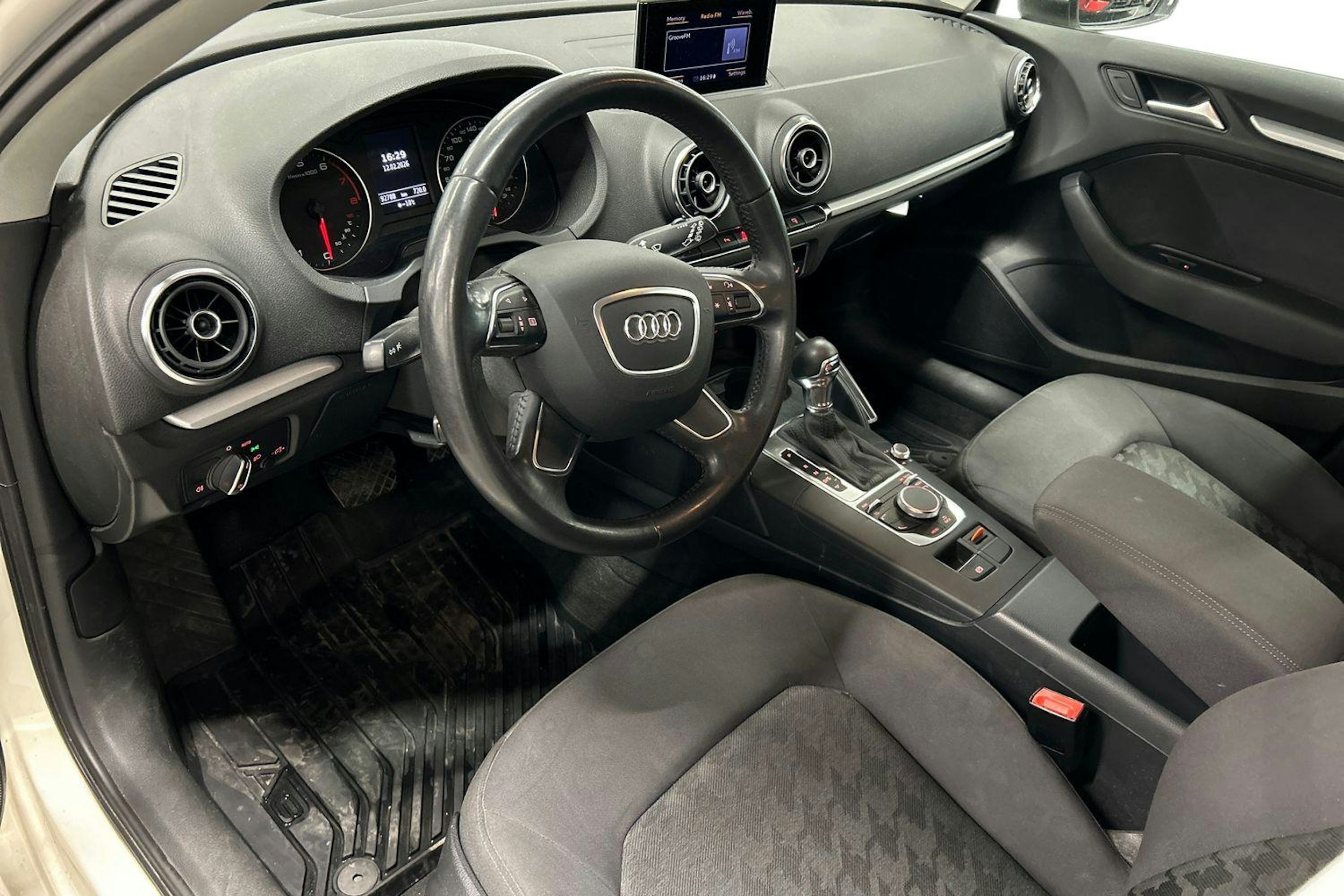 valkoinen Audi A3 2014 kuva 3.