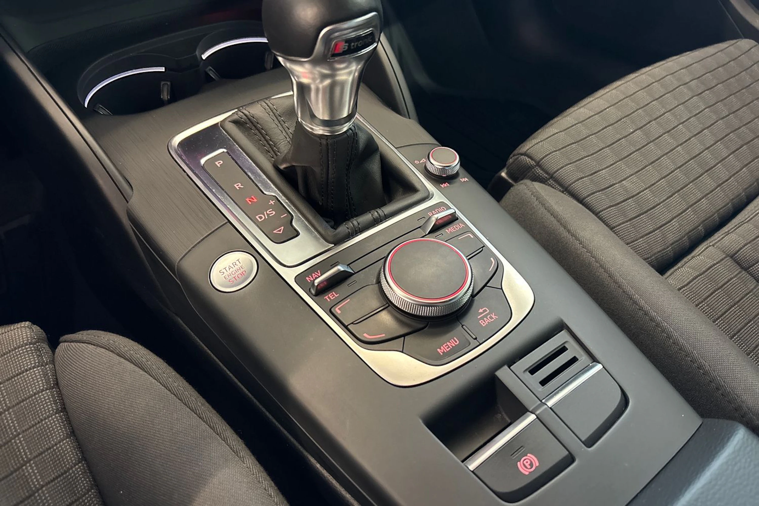 harmaa Audi A3 2014 kuva 19.