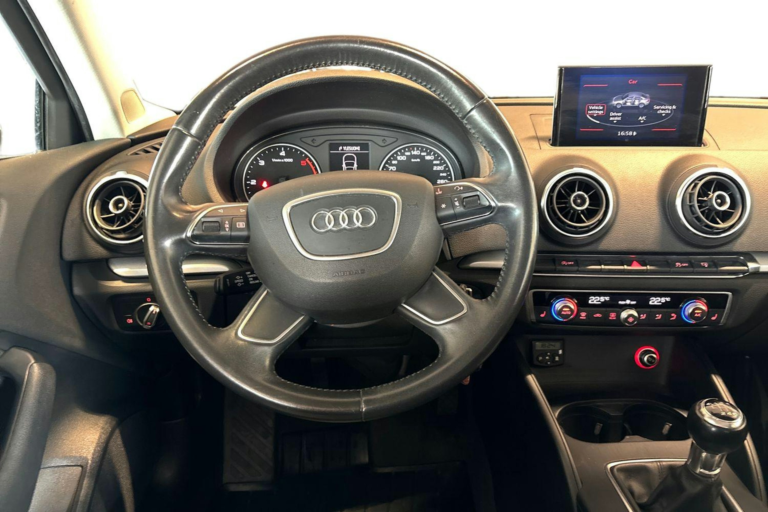 Musta Audi A3 2014 kuva 7.