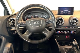 Musta Audi A3 2014 kuva 7.
