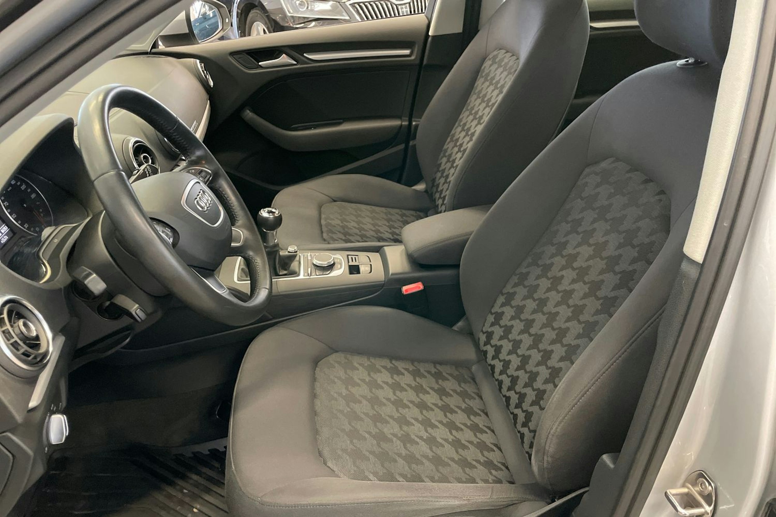 hopea Audi A3 2014 kuva 16.