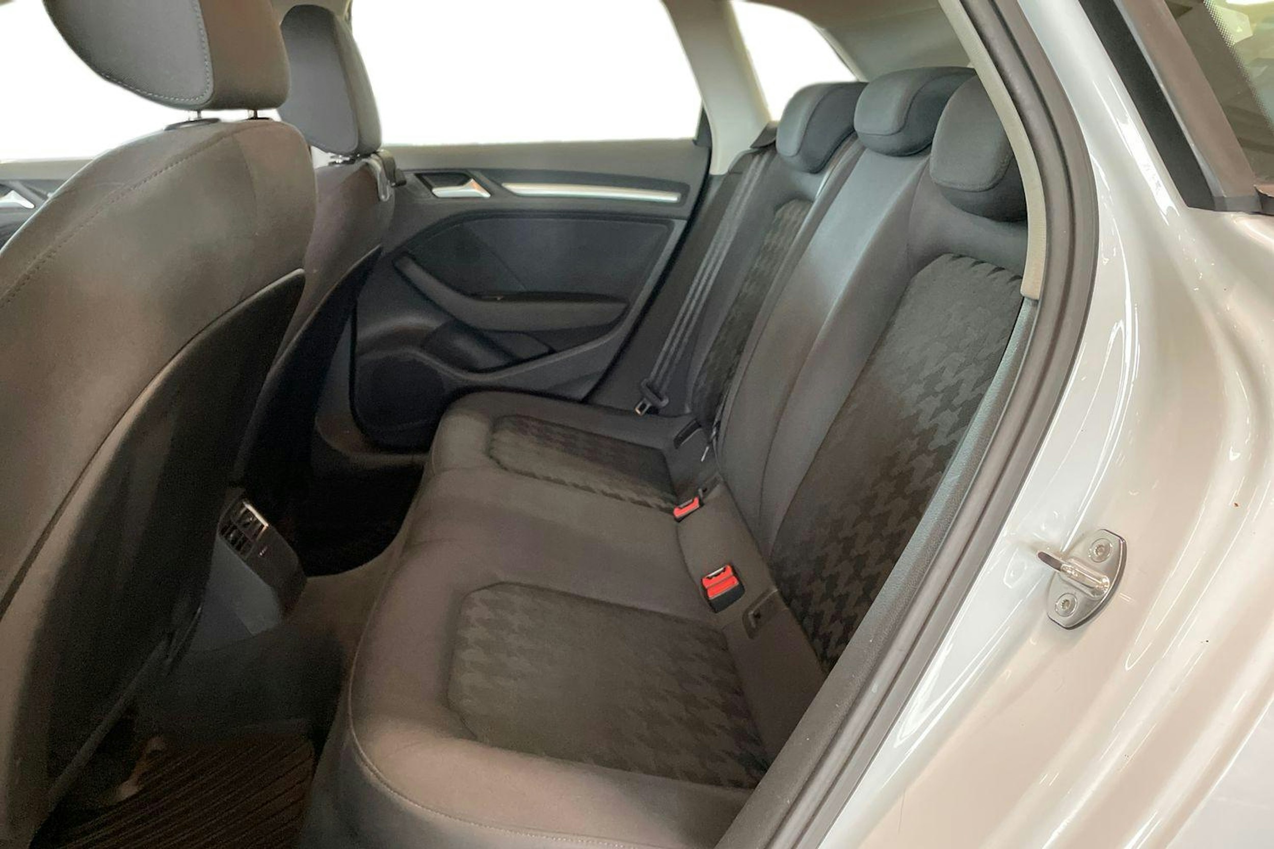valkoinen Audi A3 2014 kuva 10.