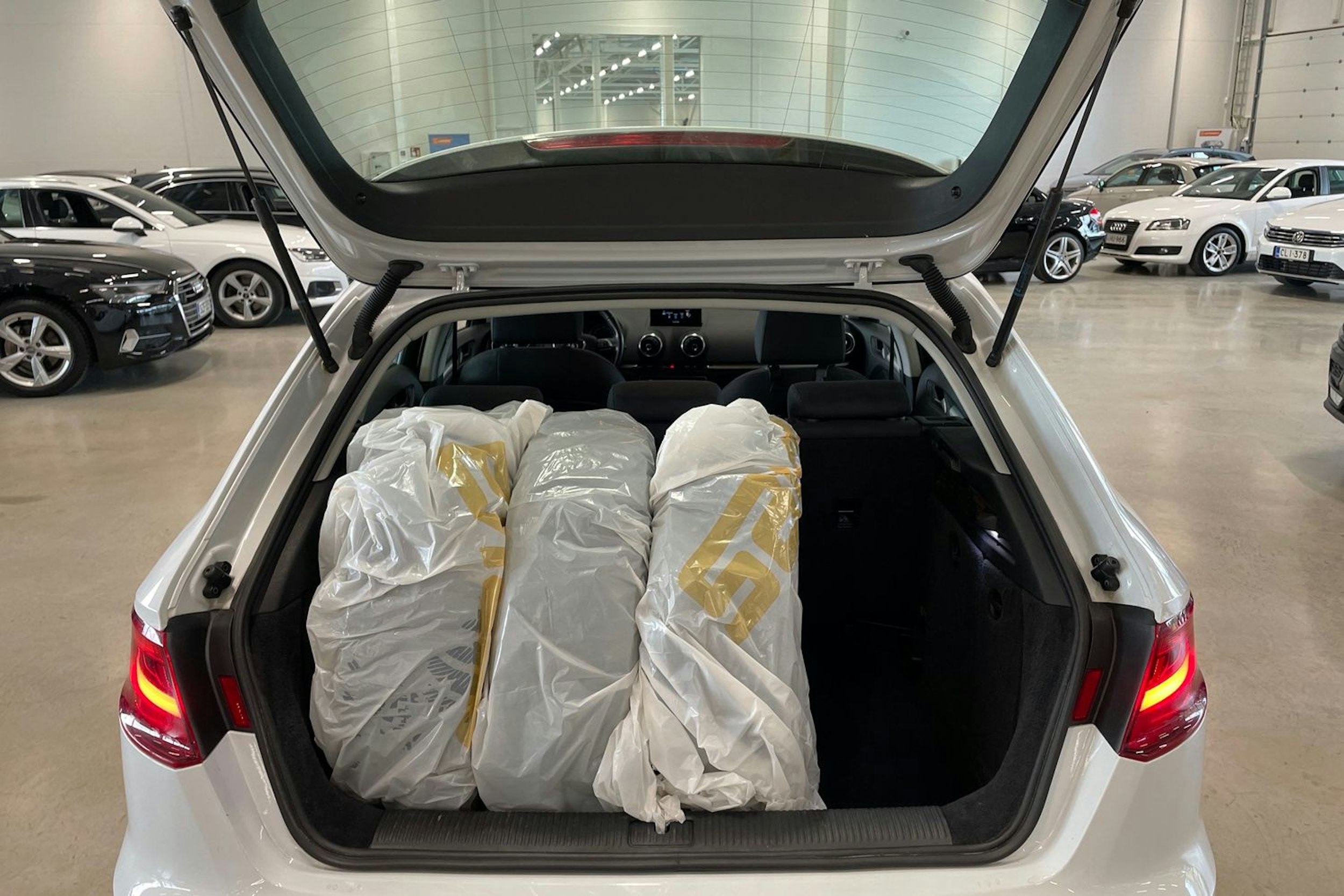 valkoinen Audi A3 2014 kuva 34.
