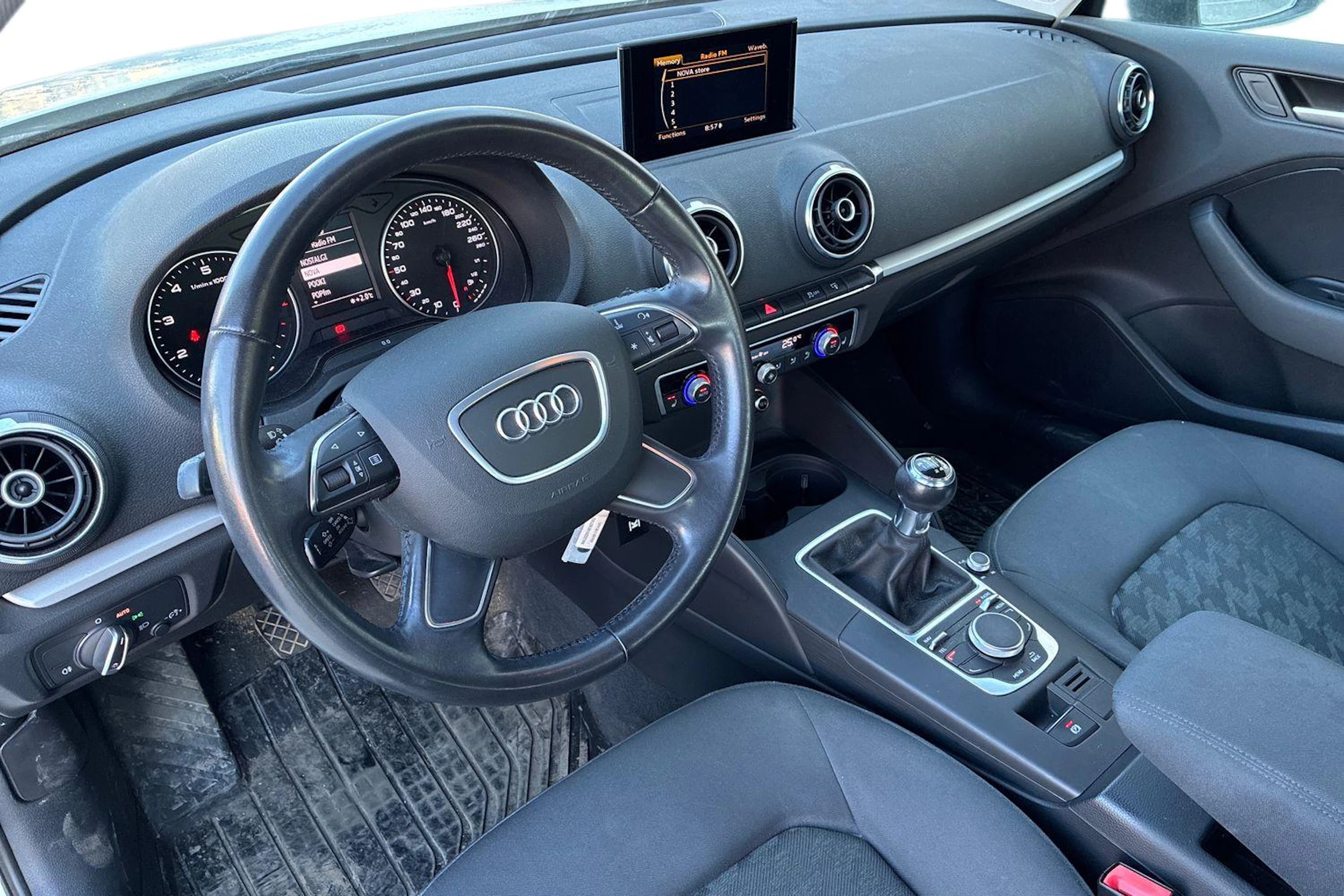 valkoinen Audi A3 2014 kuva 3.