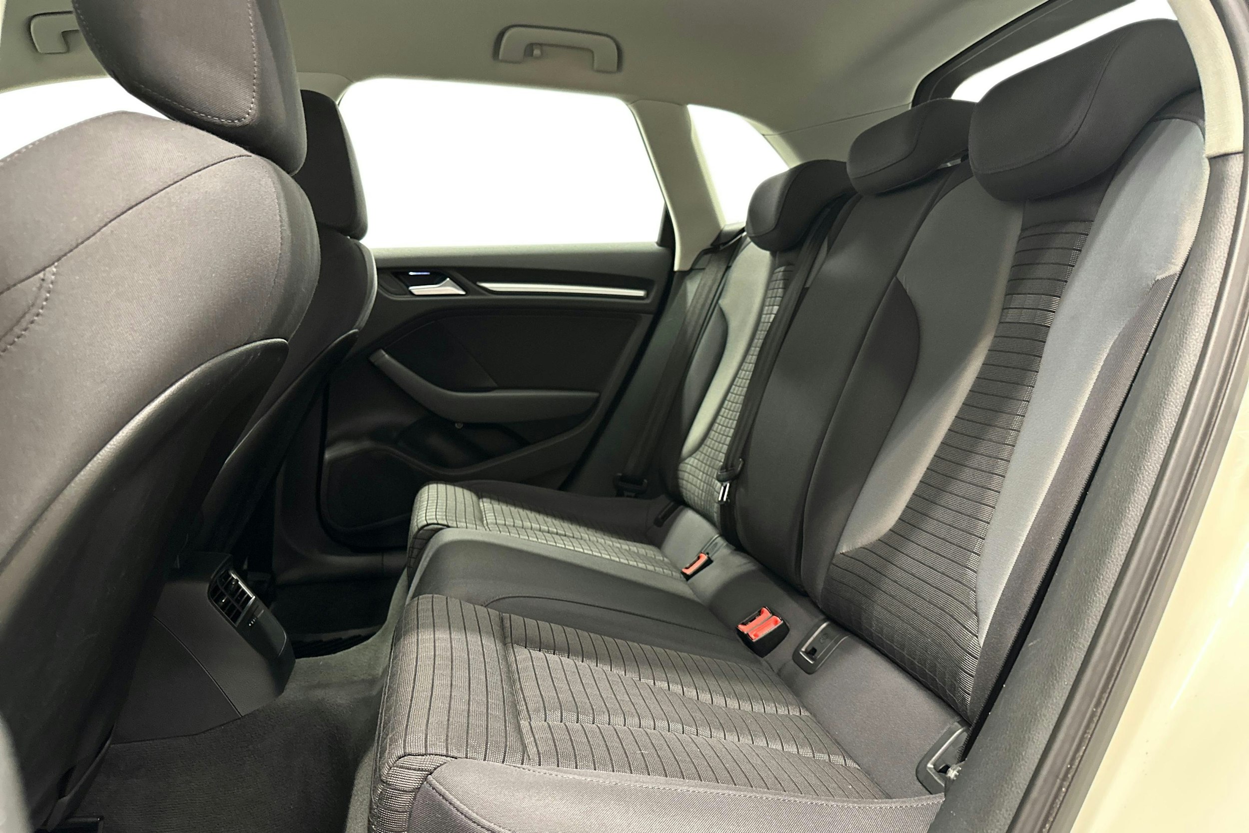 valkoinen Audi A3 2014 kuva 11.