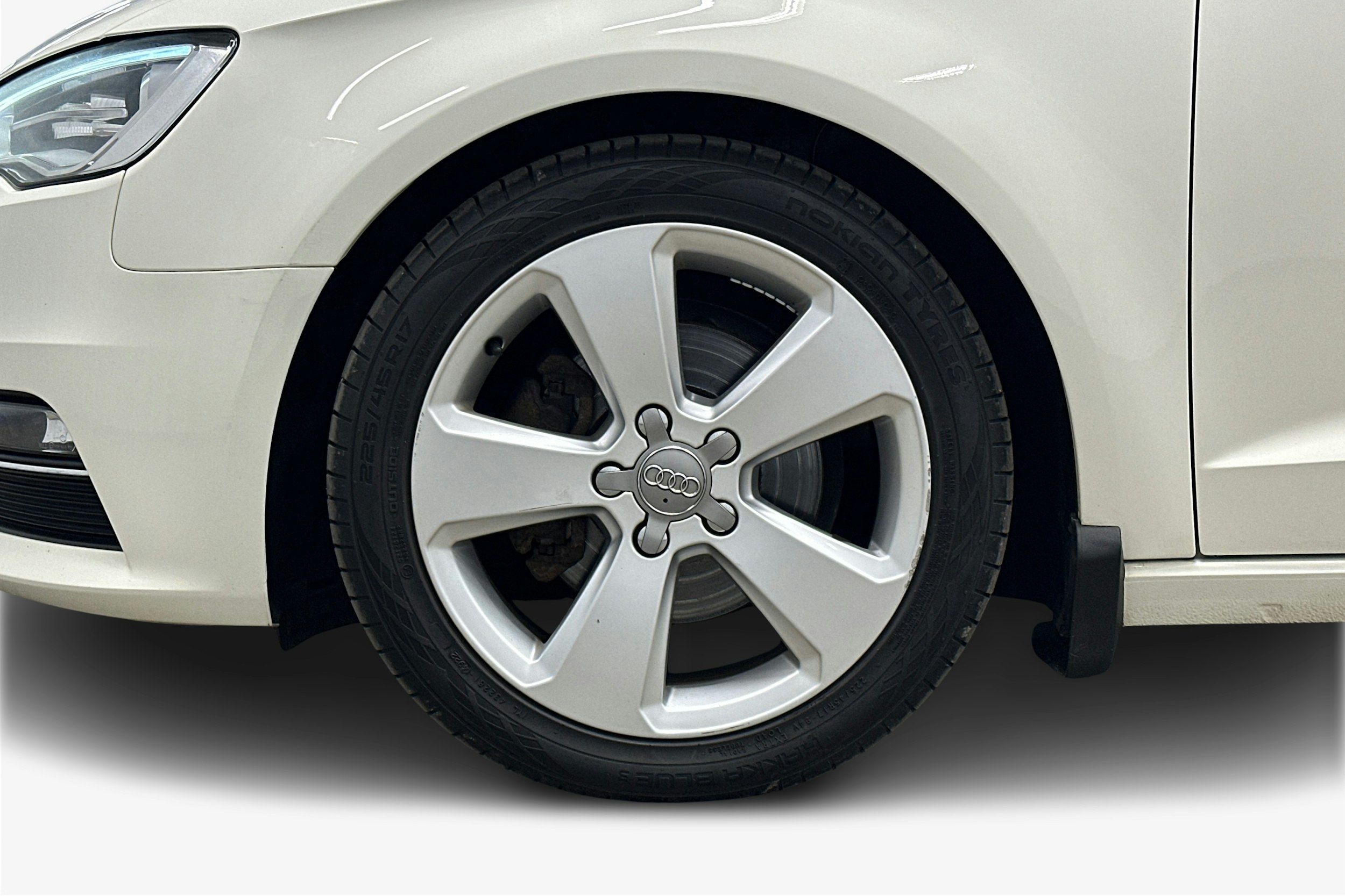 valkoinen Audi A3 2014 kuva 12.