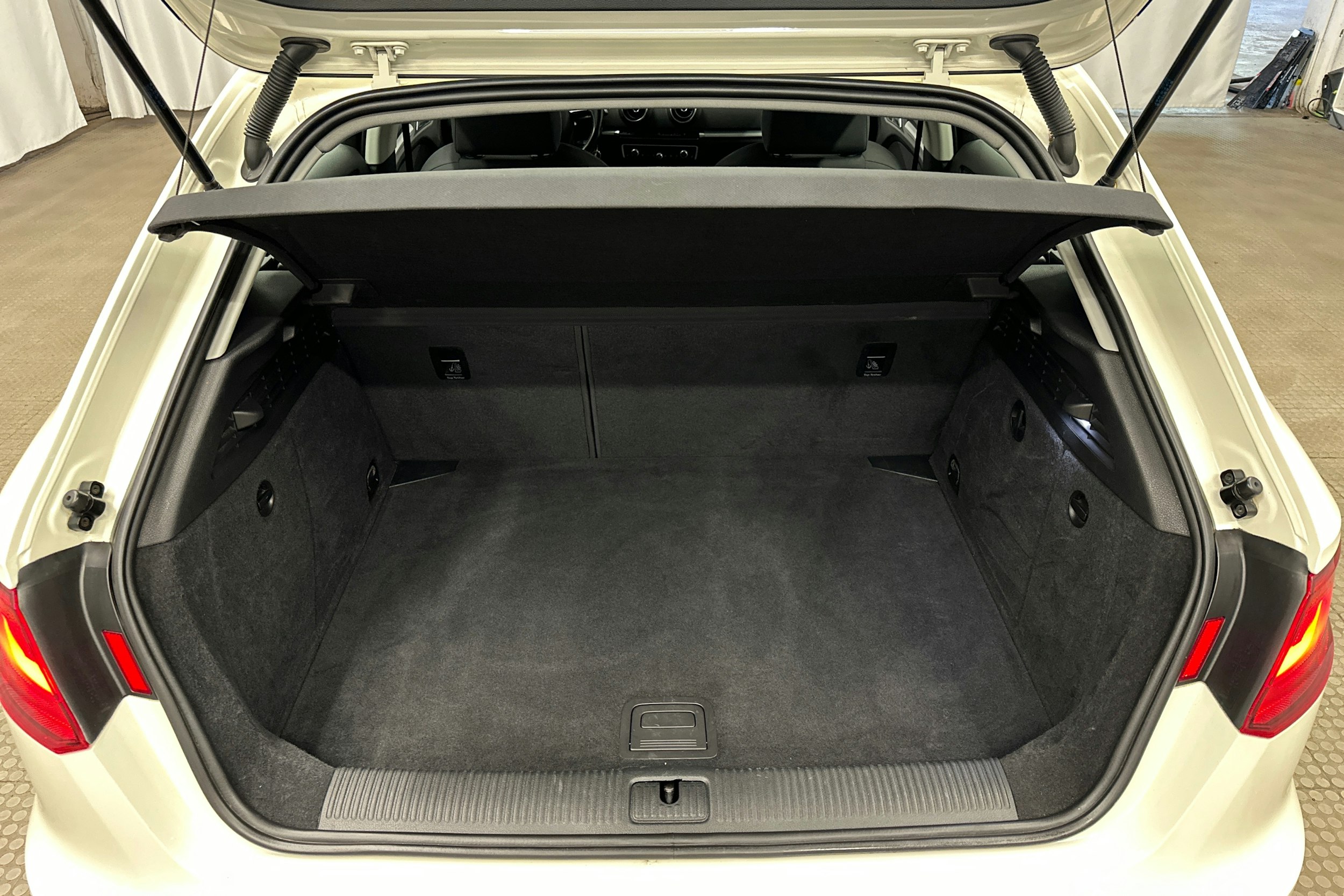 valkoinen Audi A3 2014 kuva 15.