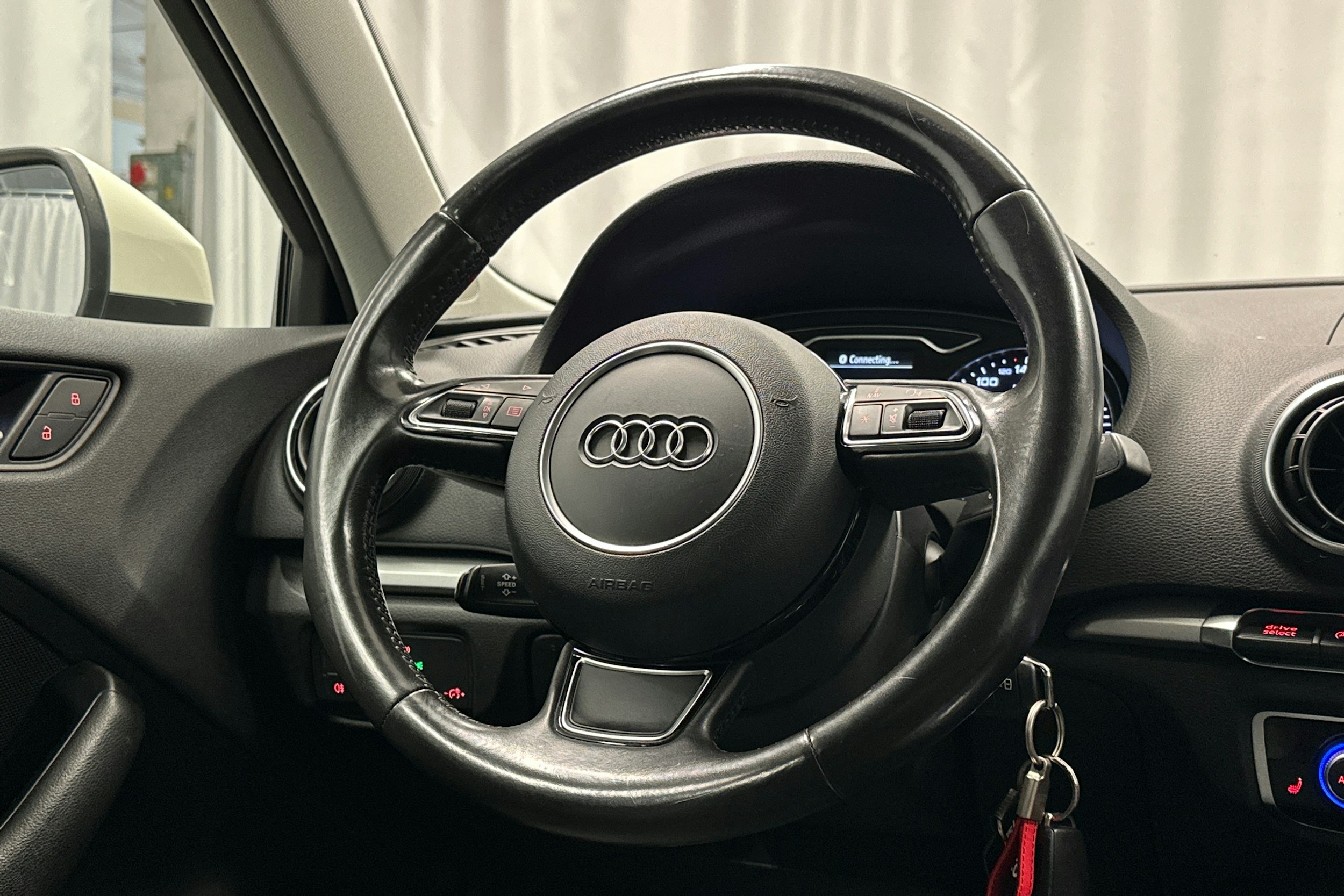 valkoinen Audi A3 2014 kuva 17.