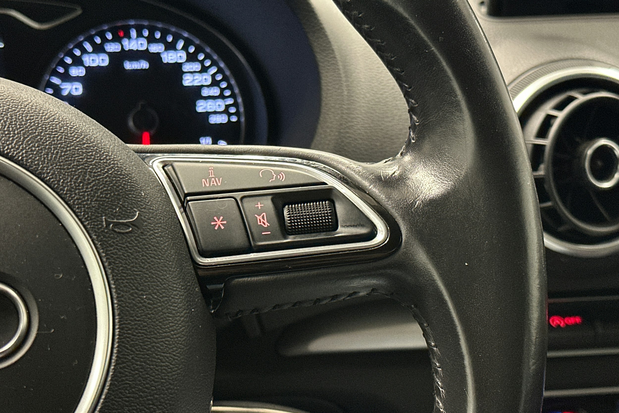 valkoinen Audi A3 2014 kuva 19.