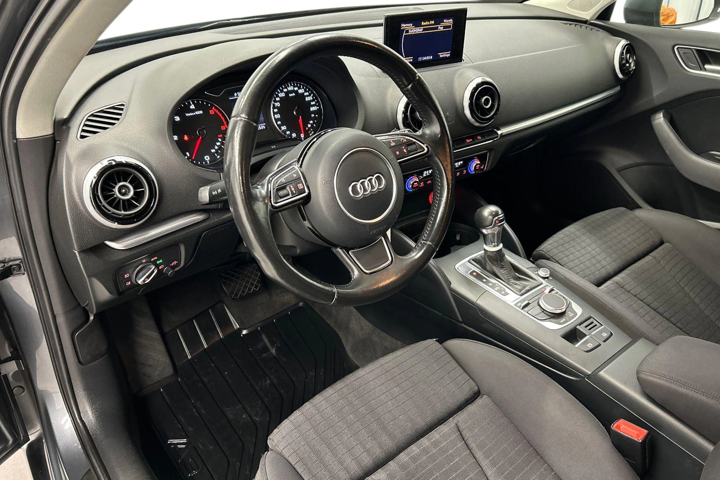 harmaa Audi A3 2014 kuva 6.