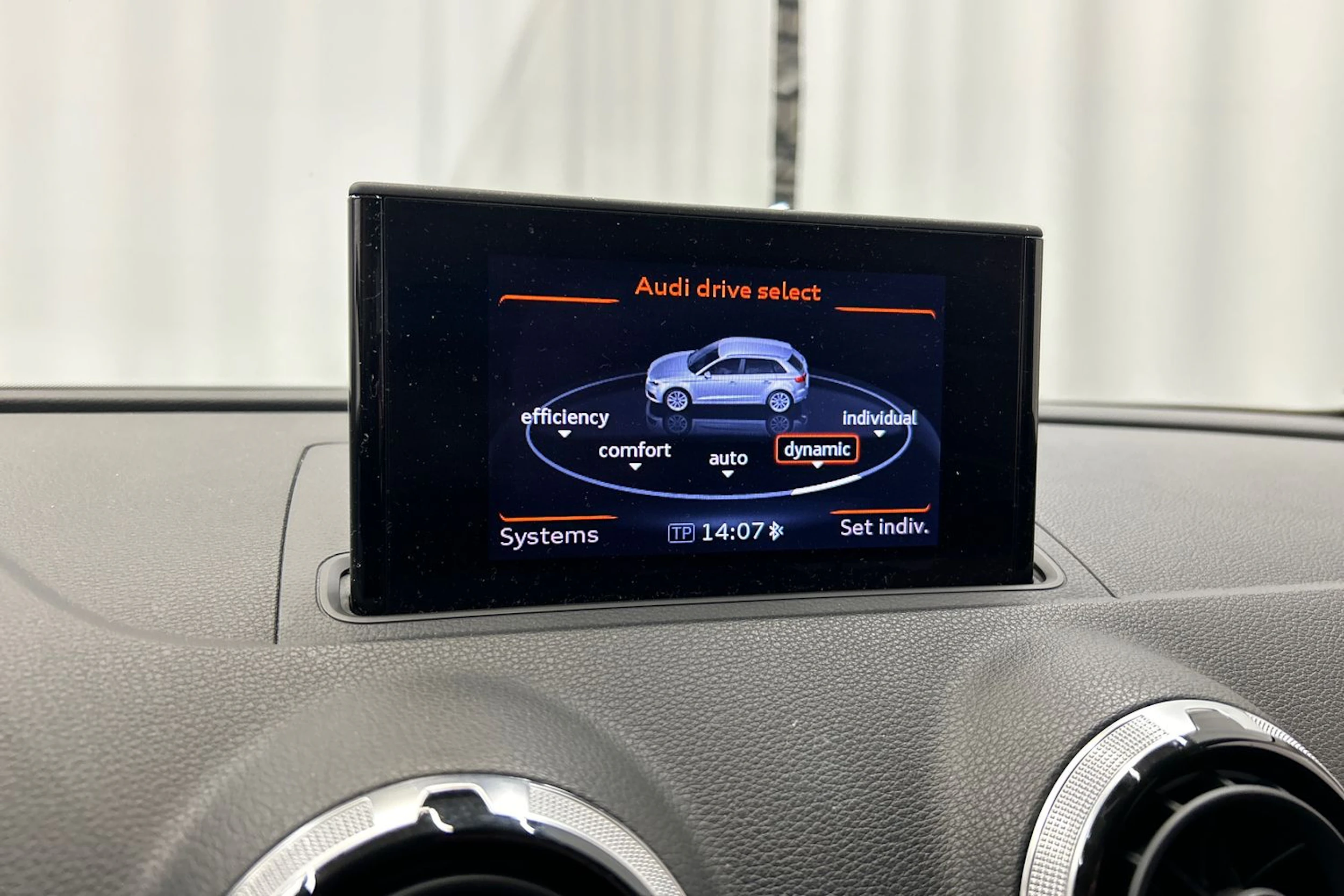 harmaa Audi A3 2014 kuva 19.