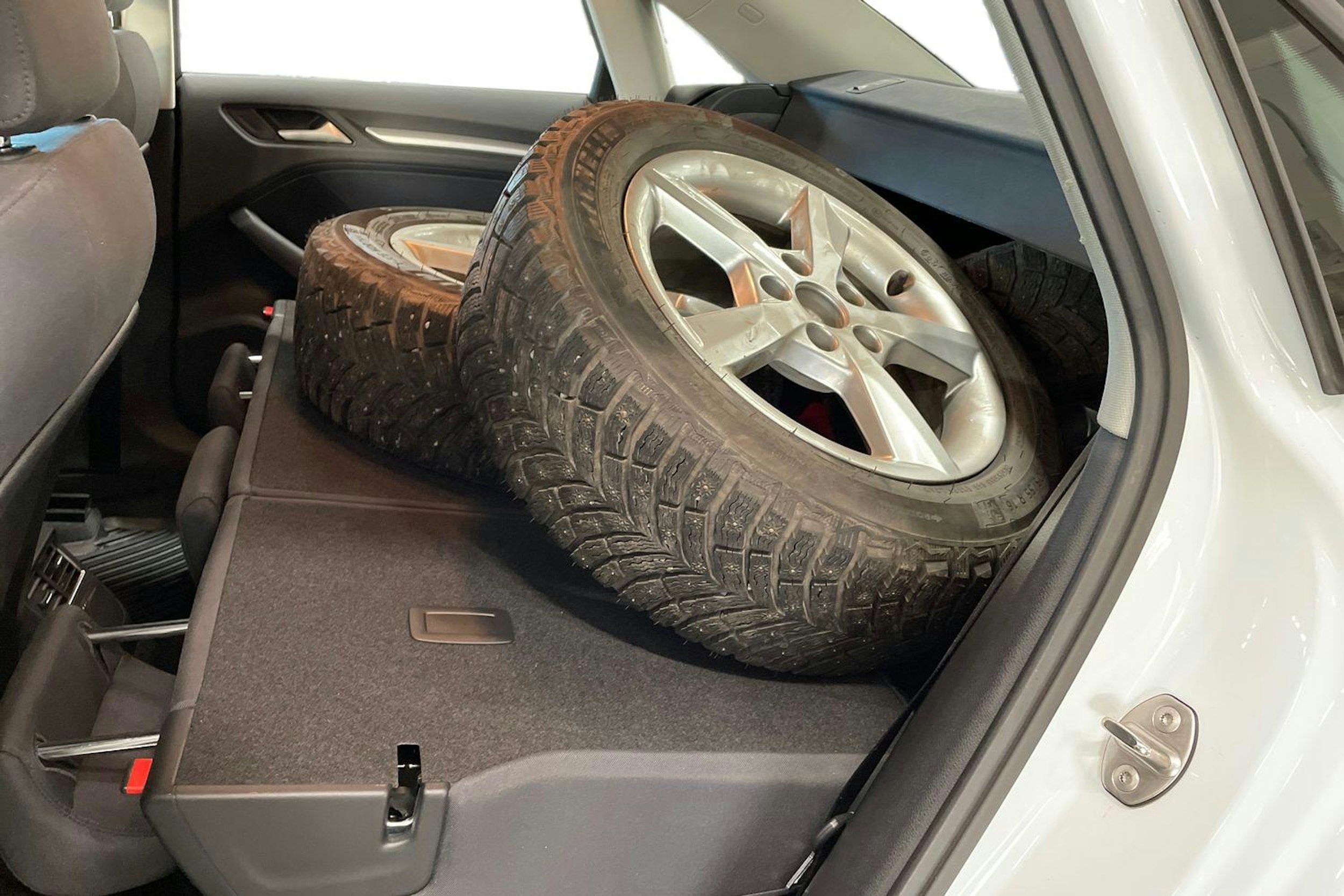 valkoinen Audi A3 2014 kuva 8.