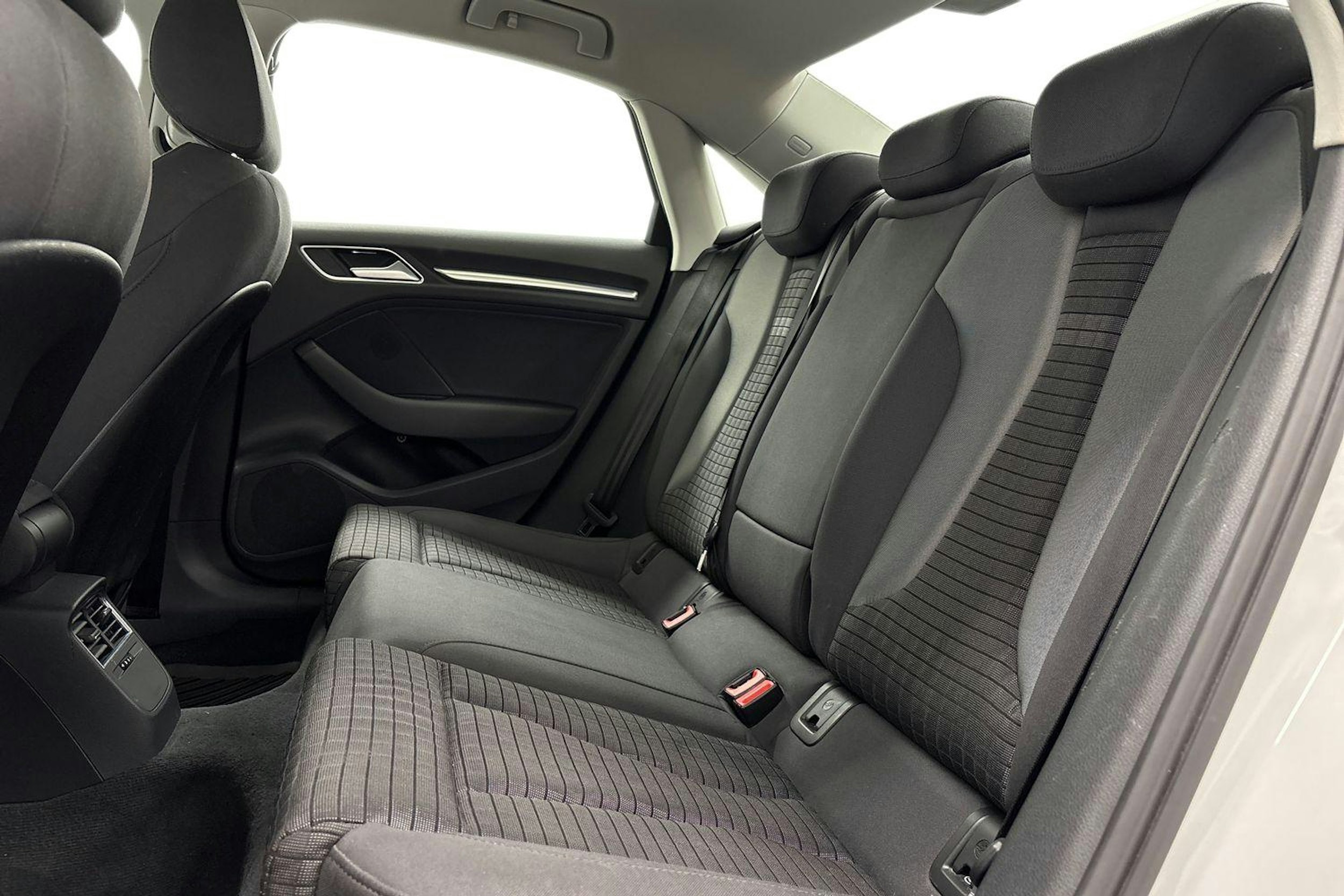 valkoinen Audi A3 2014 kuva 10.