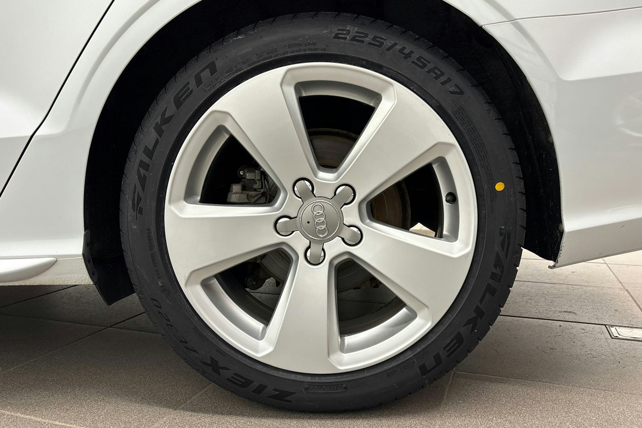 valkoinen Audi A3 2014 kuva 11.