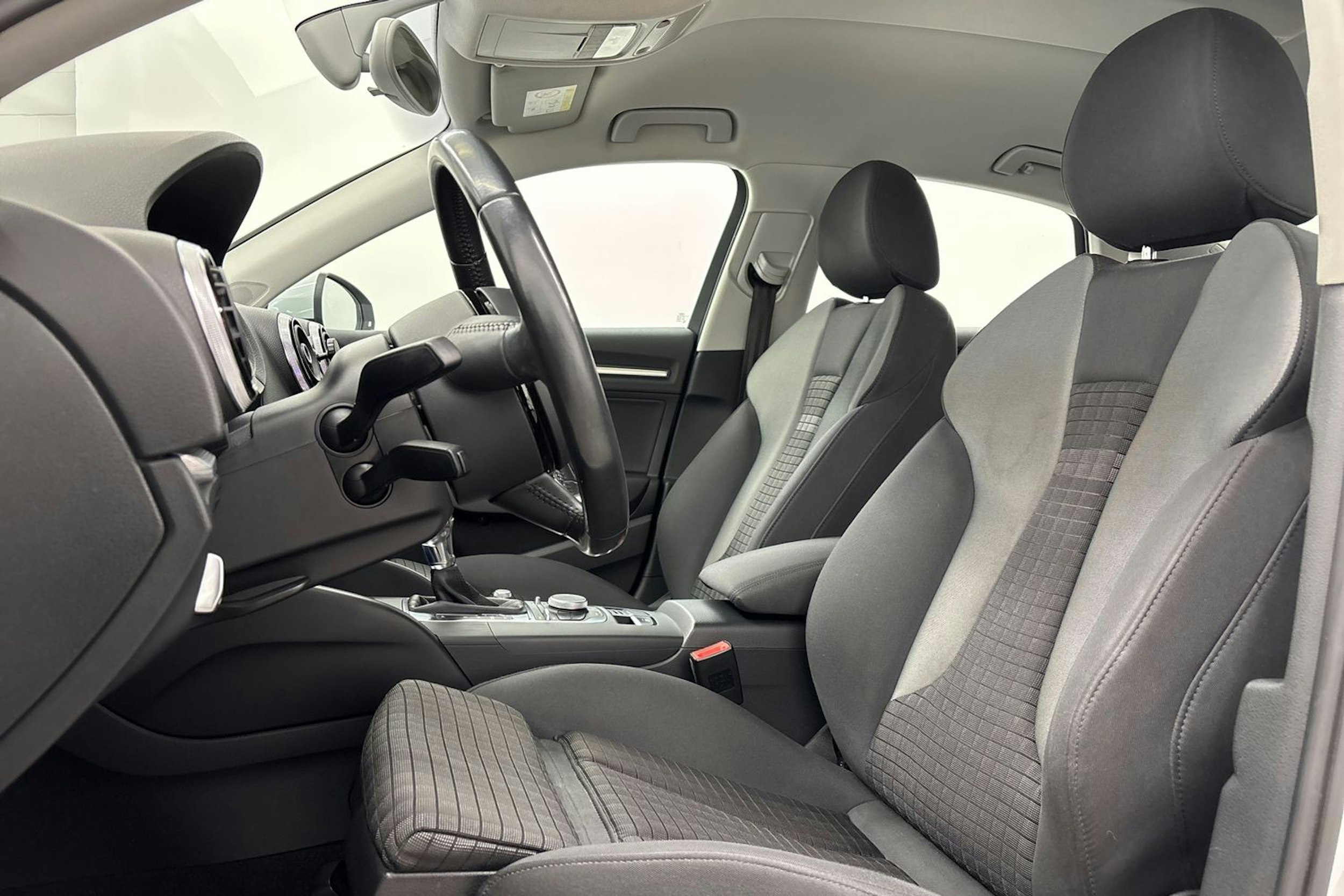 valkoinen Audi A3 2014 kuva 14.