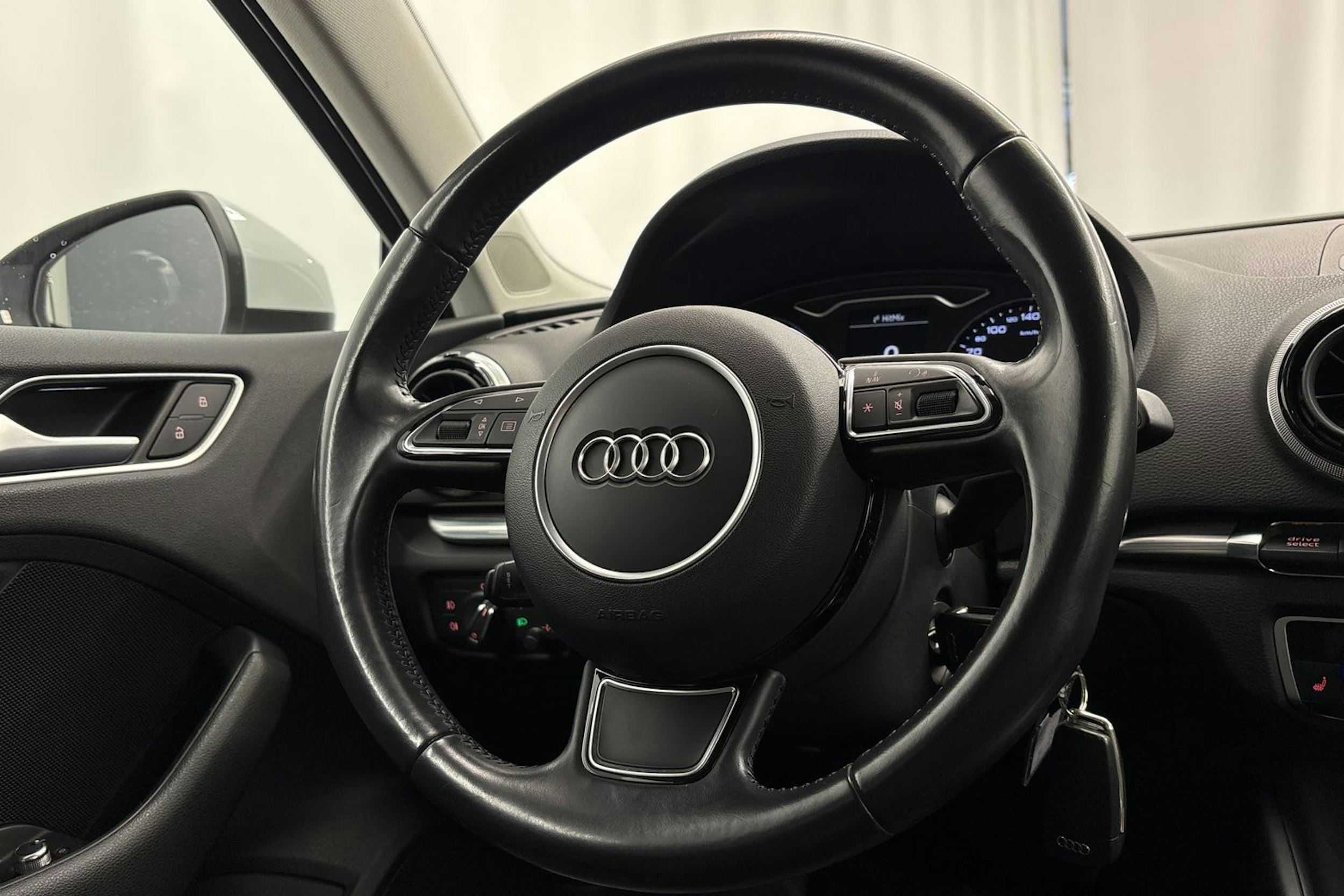 valkoinen Audi A3 2014 kuva 15.