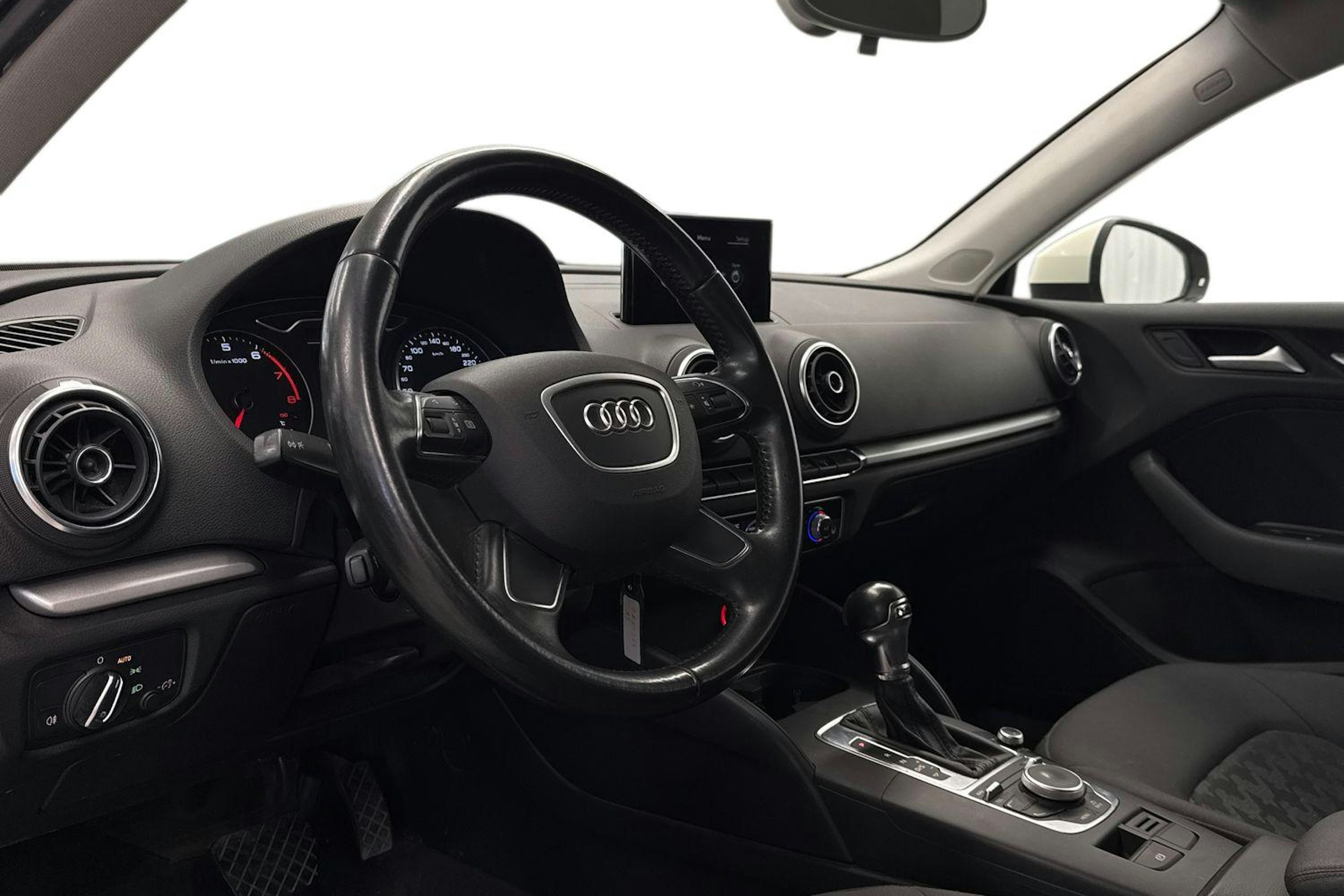 Valkoinen Audi A3 2014 kuva 7.