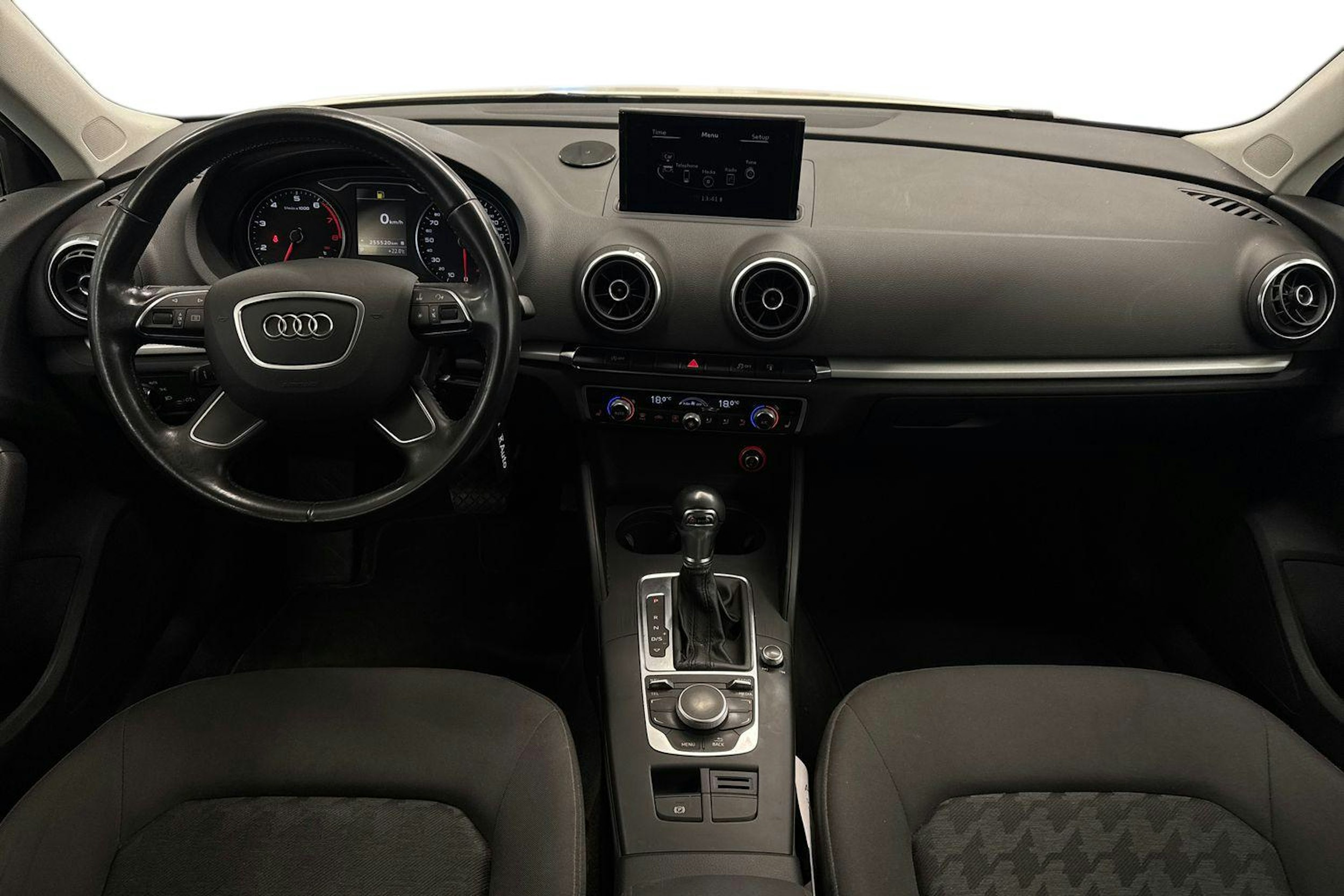 Valkoinen Audi A3 2014 kuva 9.