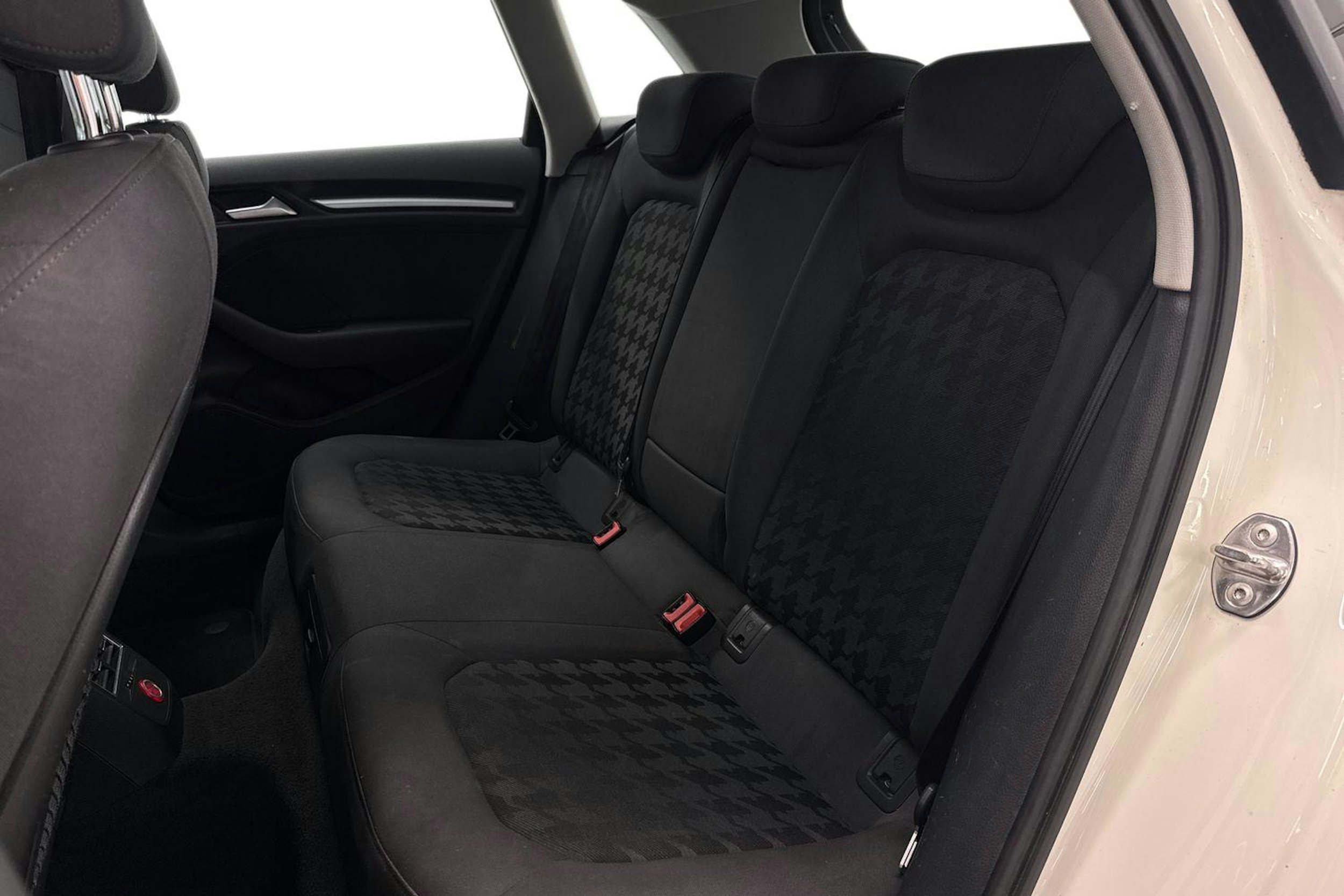 Valkoinen Audi A3 2014 kuva 10.